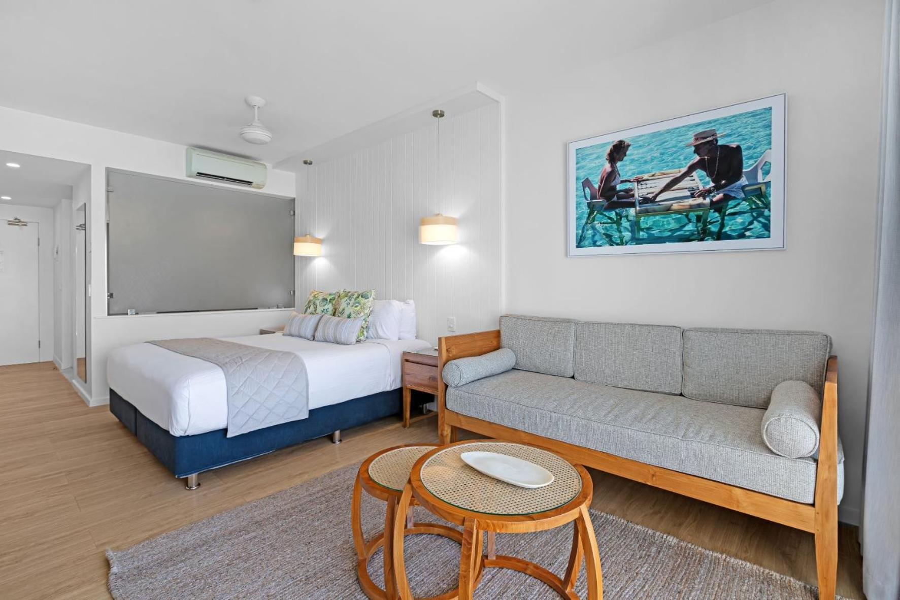 Ocean Deluxe Room - Photo 7