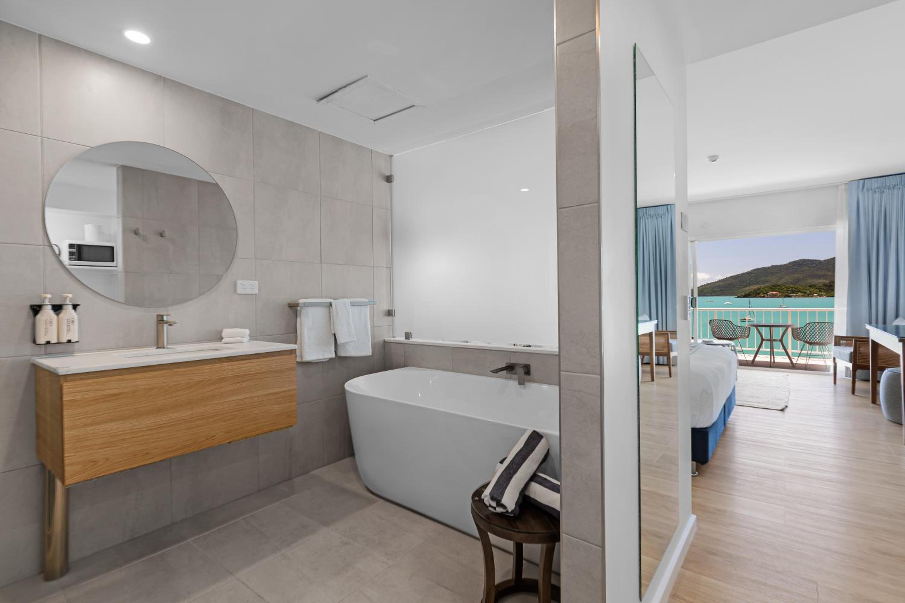 Ocean Deluxe Room - Photo 2