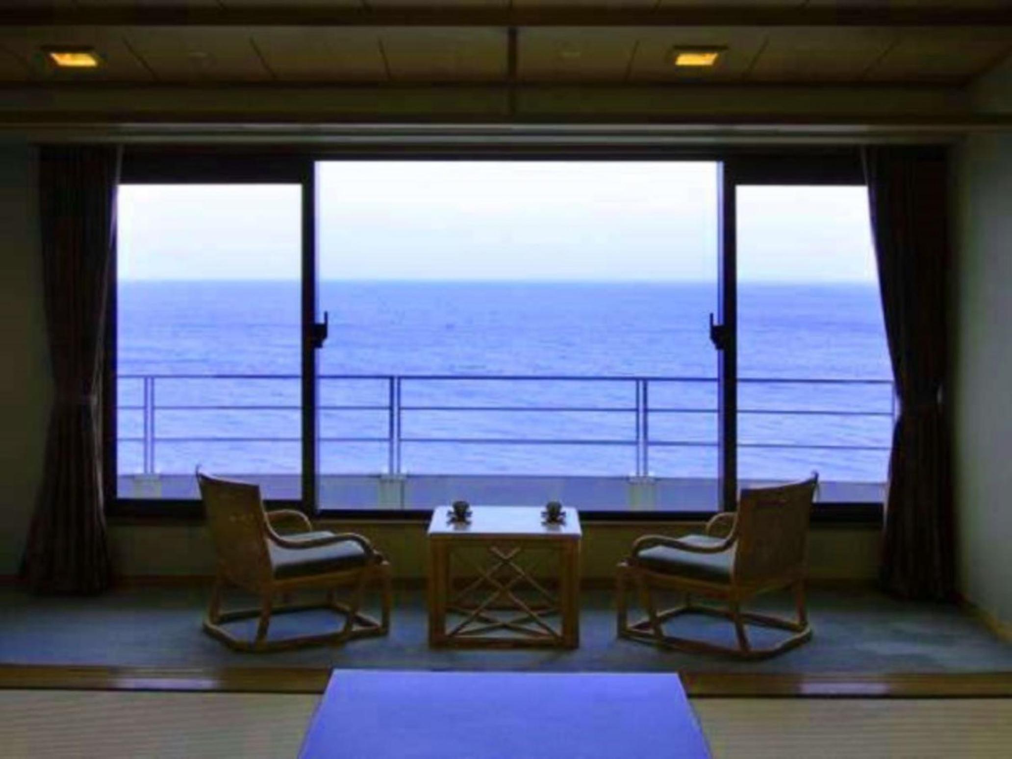 Japanese-Style Family Room with Sea View photo 2