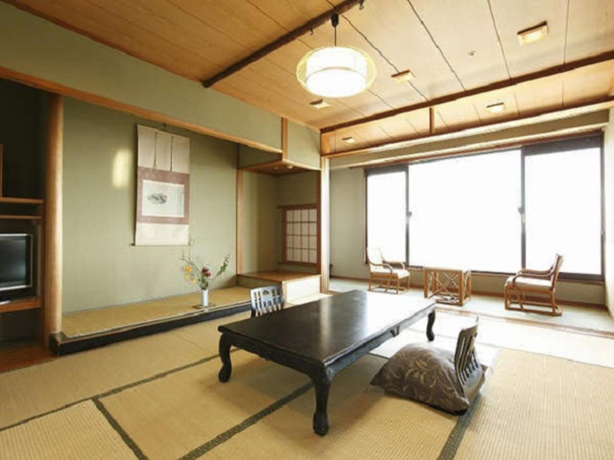 Japanese-Style Family Room with Sea View photo 1