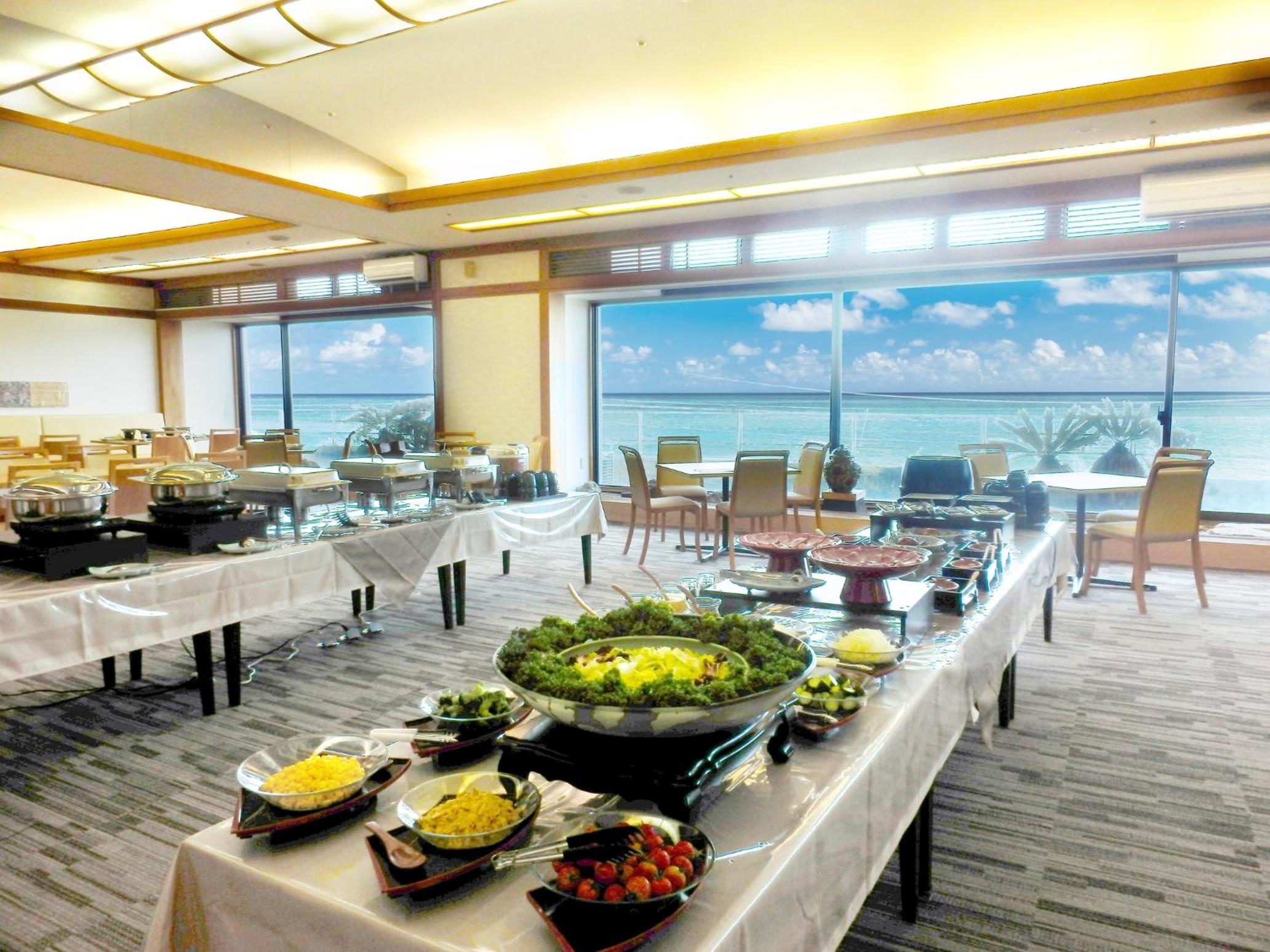 Japanese-Style Family Room with Sea View photo 2
