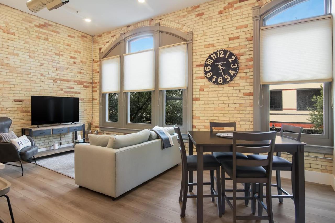 Family Room photo 1