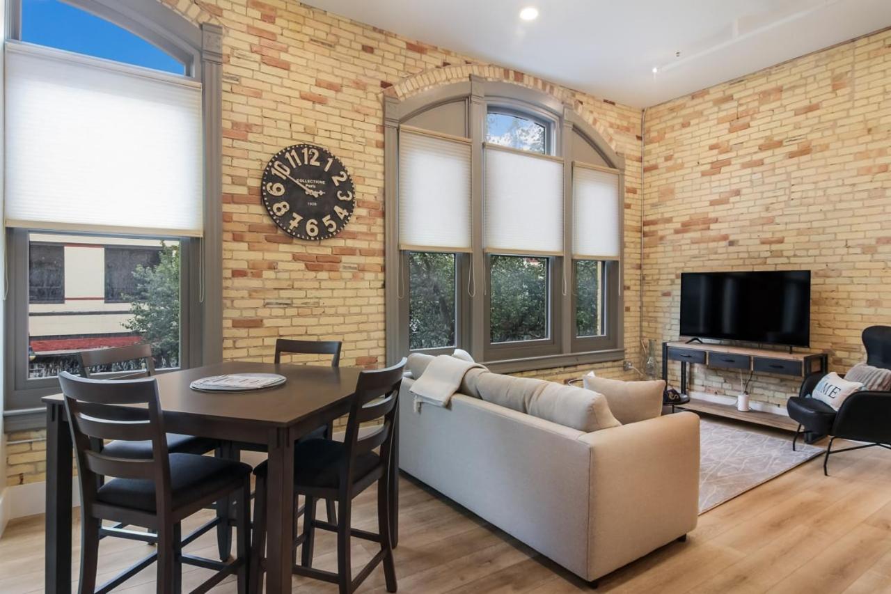 Family Room photo 1