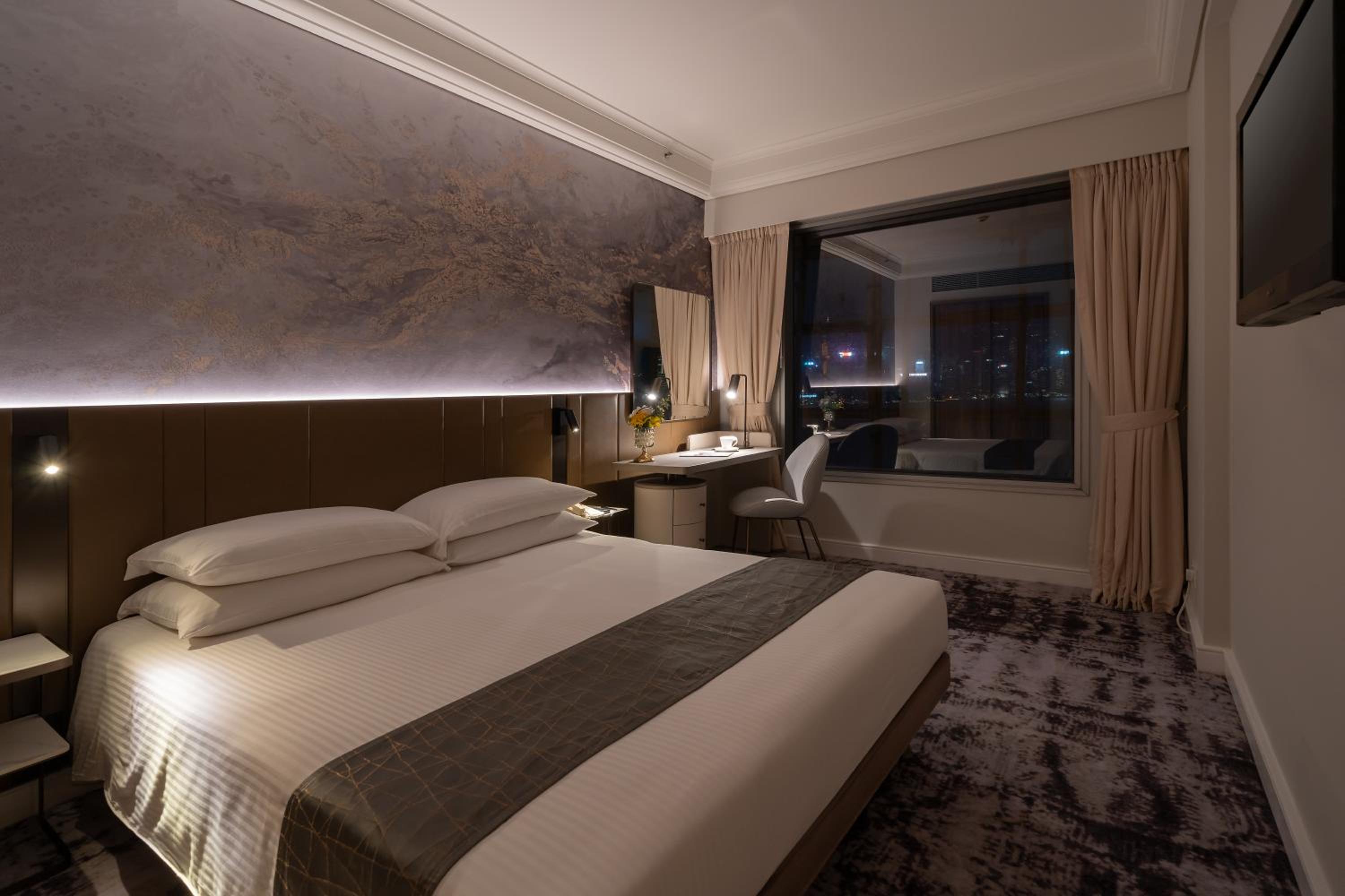 Deluxe One-Bedroom Suite with Harbourview