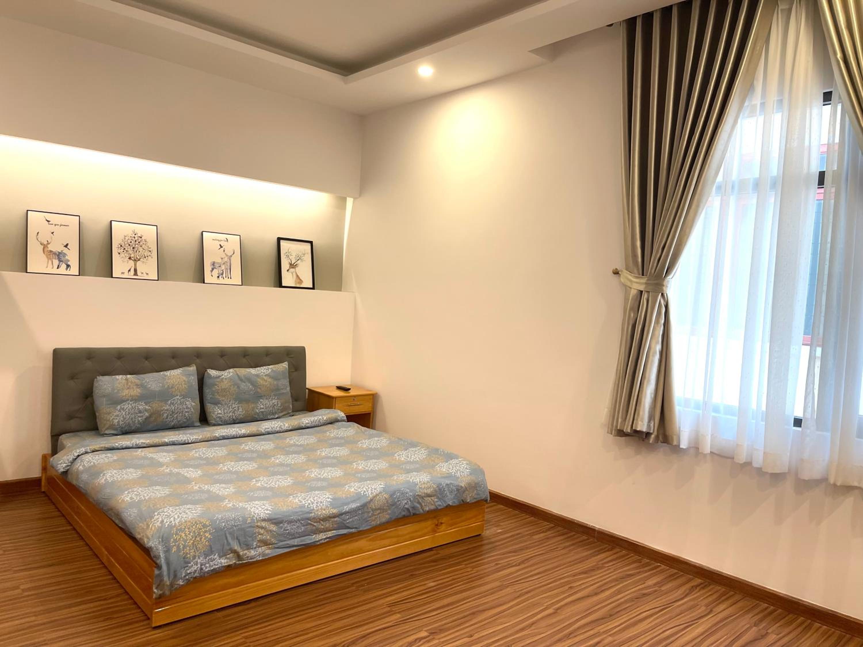Deluxe Room (2 Adults + 1 Child)