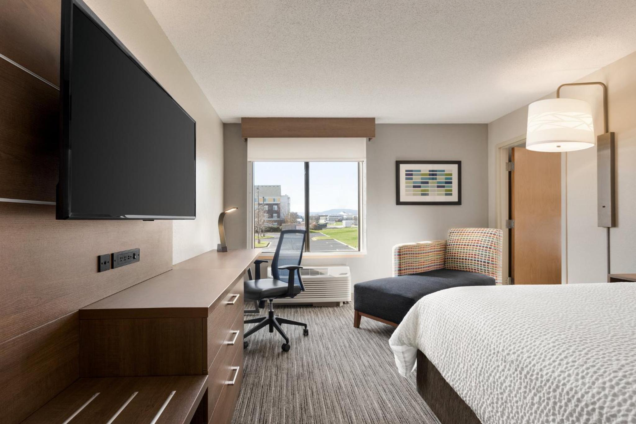 Two-Bedroom Suite with One King and One Queen Bed - Photo 1