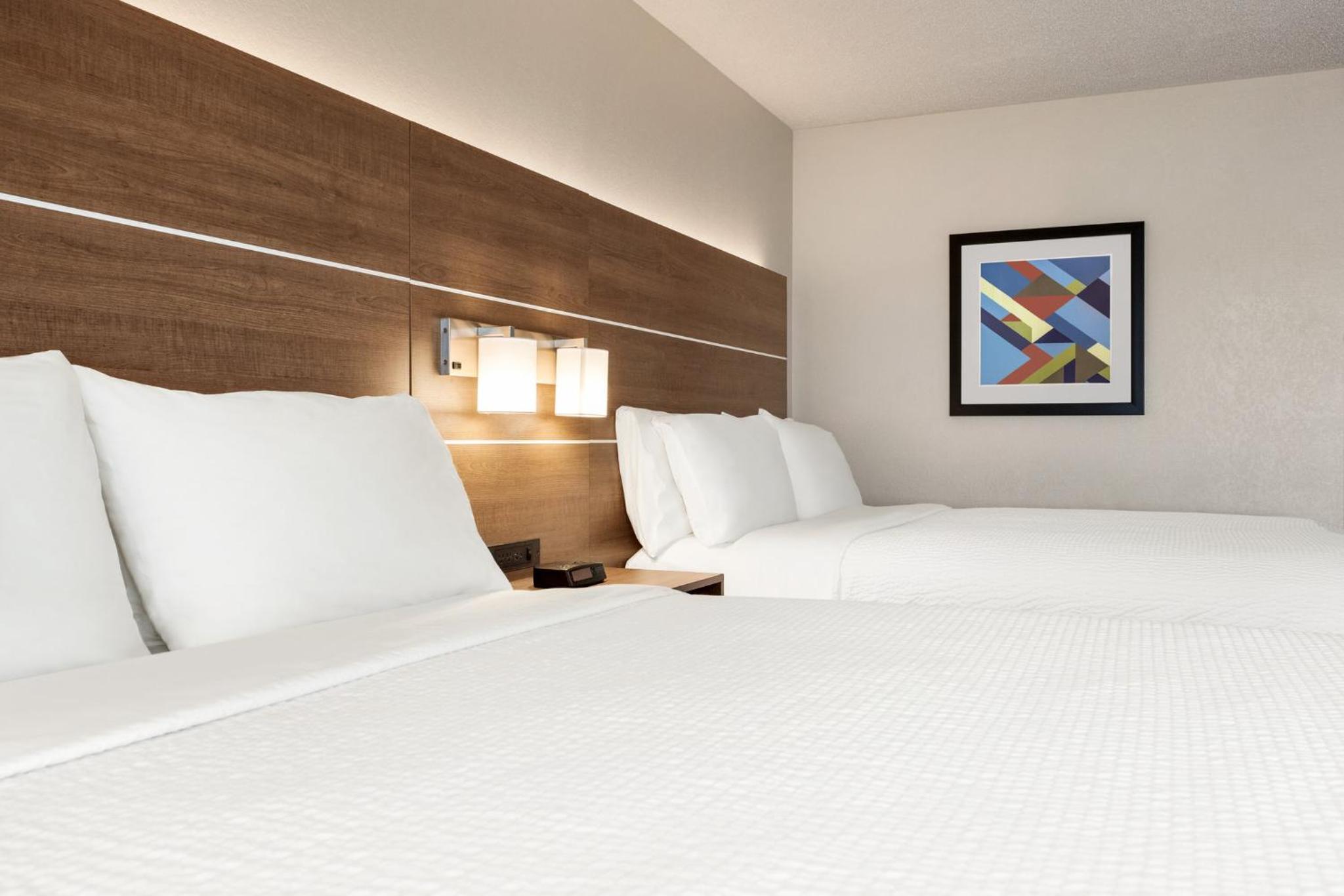 Standard Room with Two Queen Beds - Photo 1