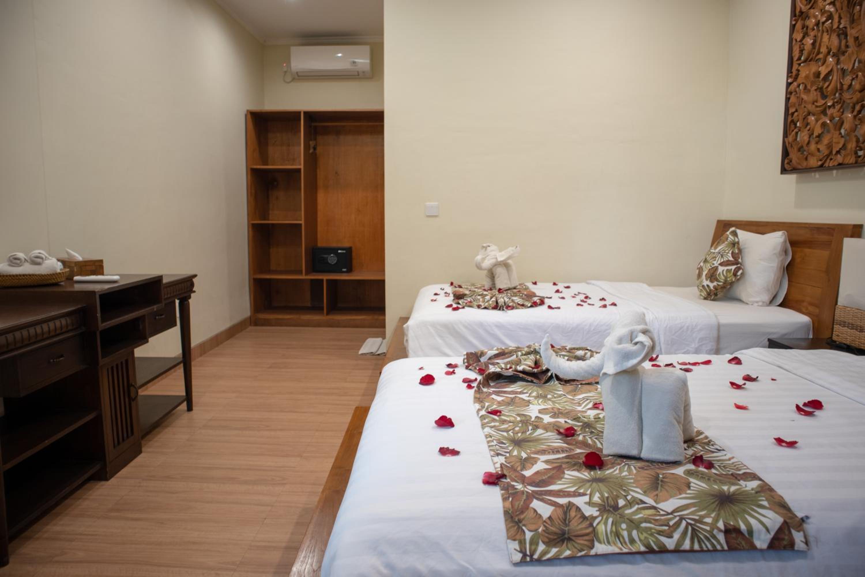 Twin Room - Photo 2