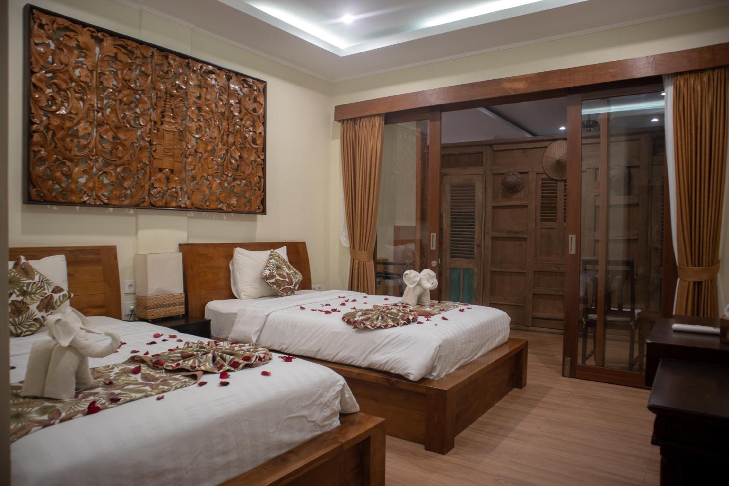 Twin Room - Photo 13