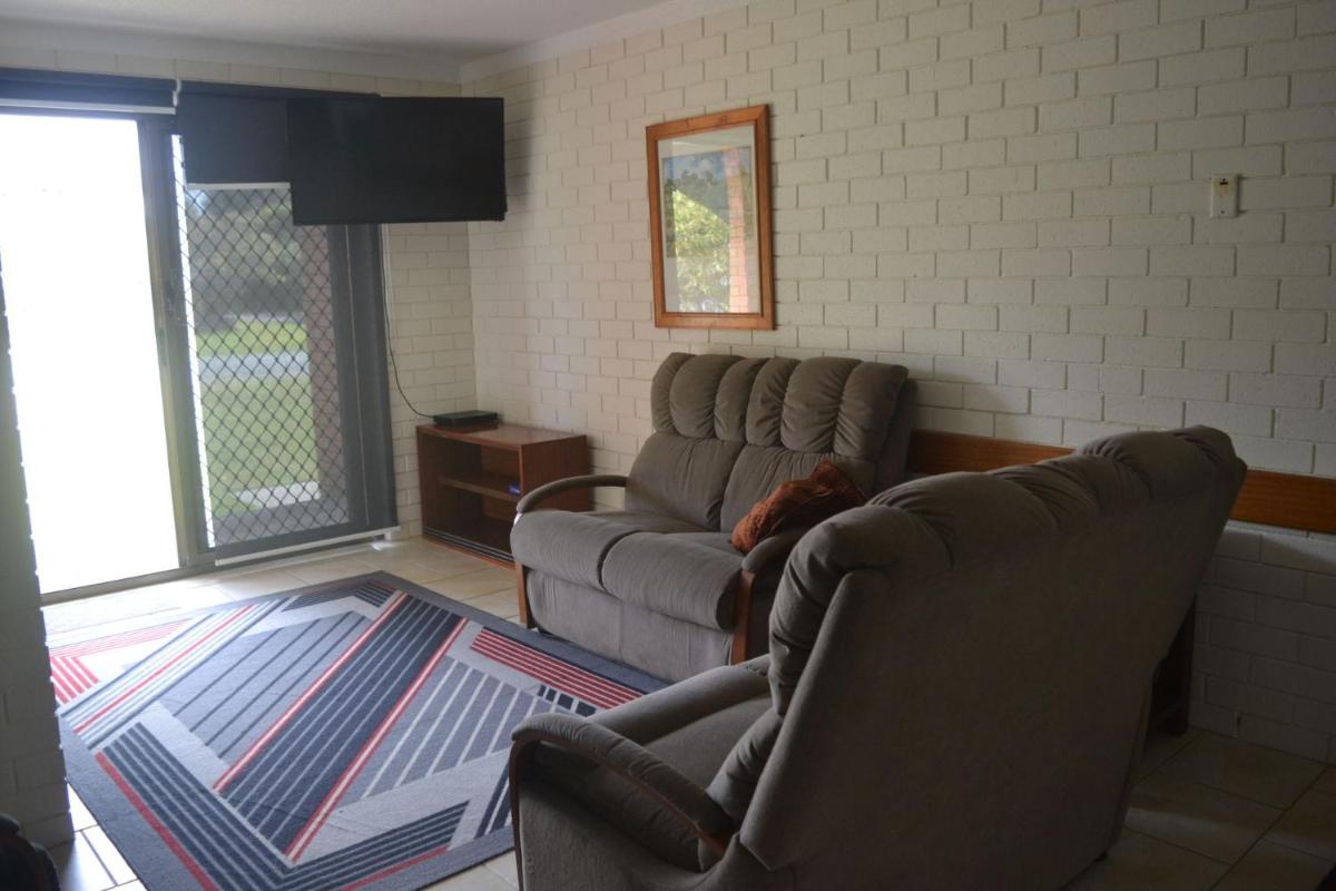 Two-Bedroom House photo 2
