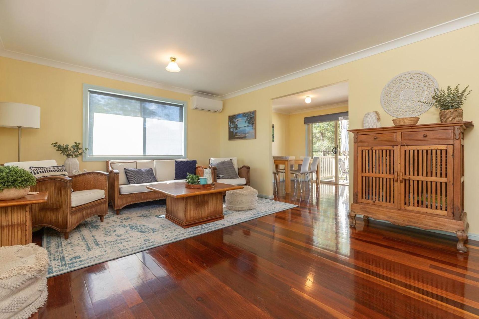 Five-Bedroom House photo 1