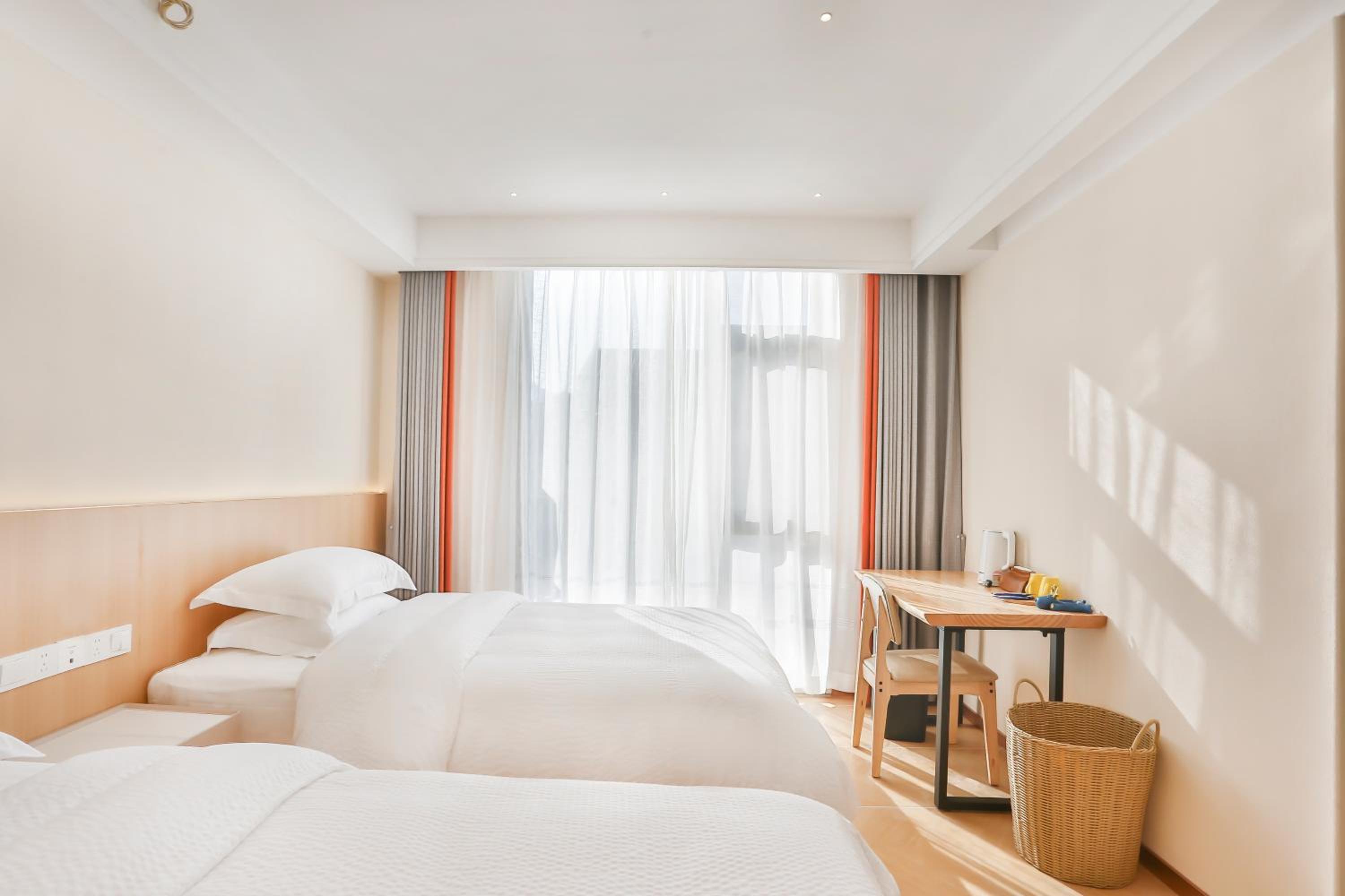 Double Room with Private Bathroom photo 2