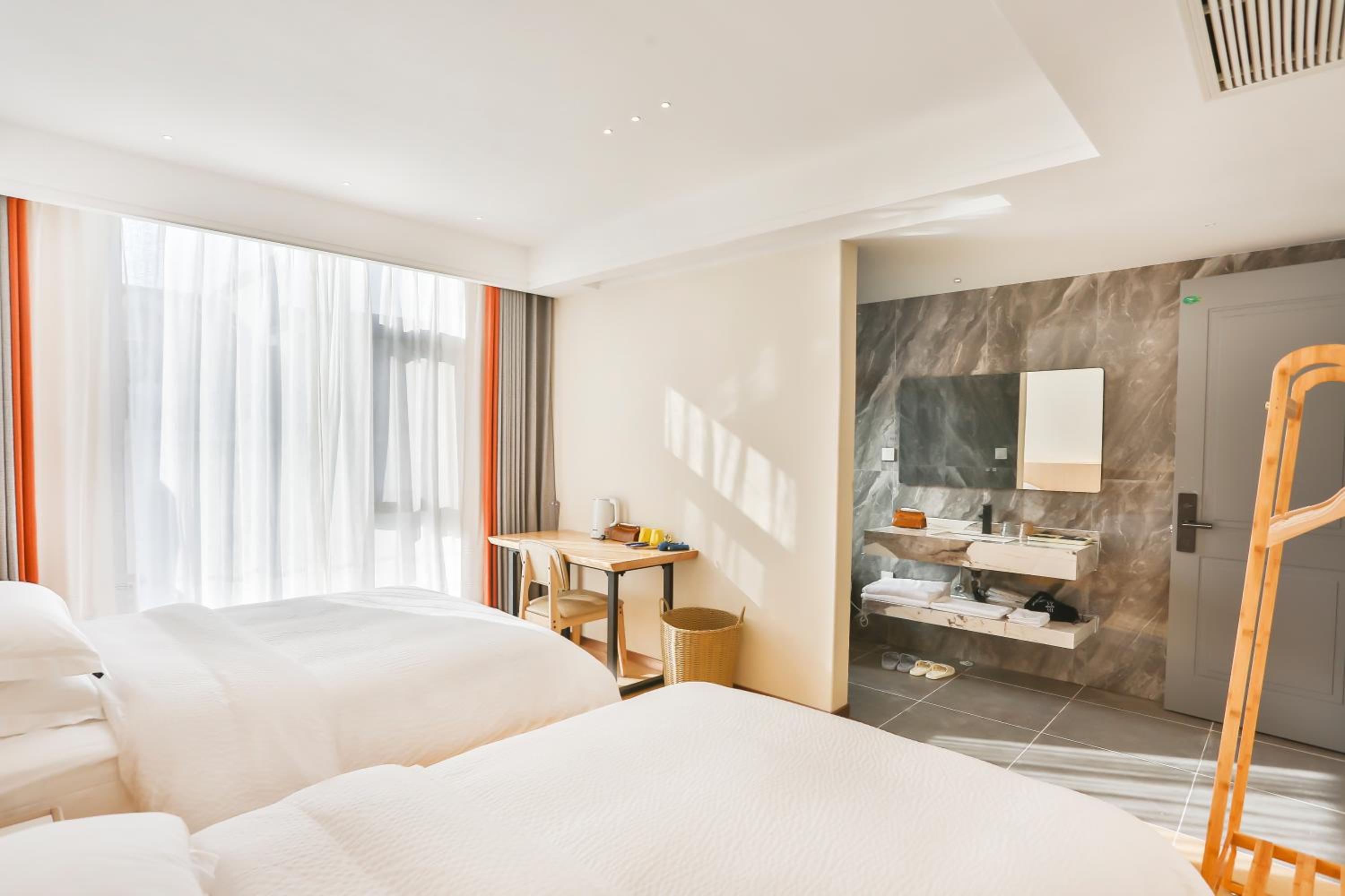 Double Room with Private Bathroom photo 3