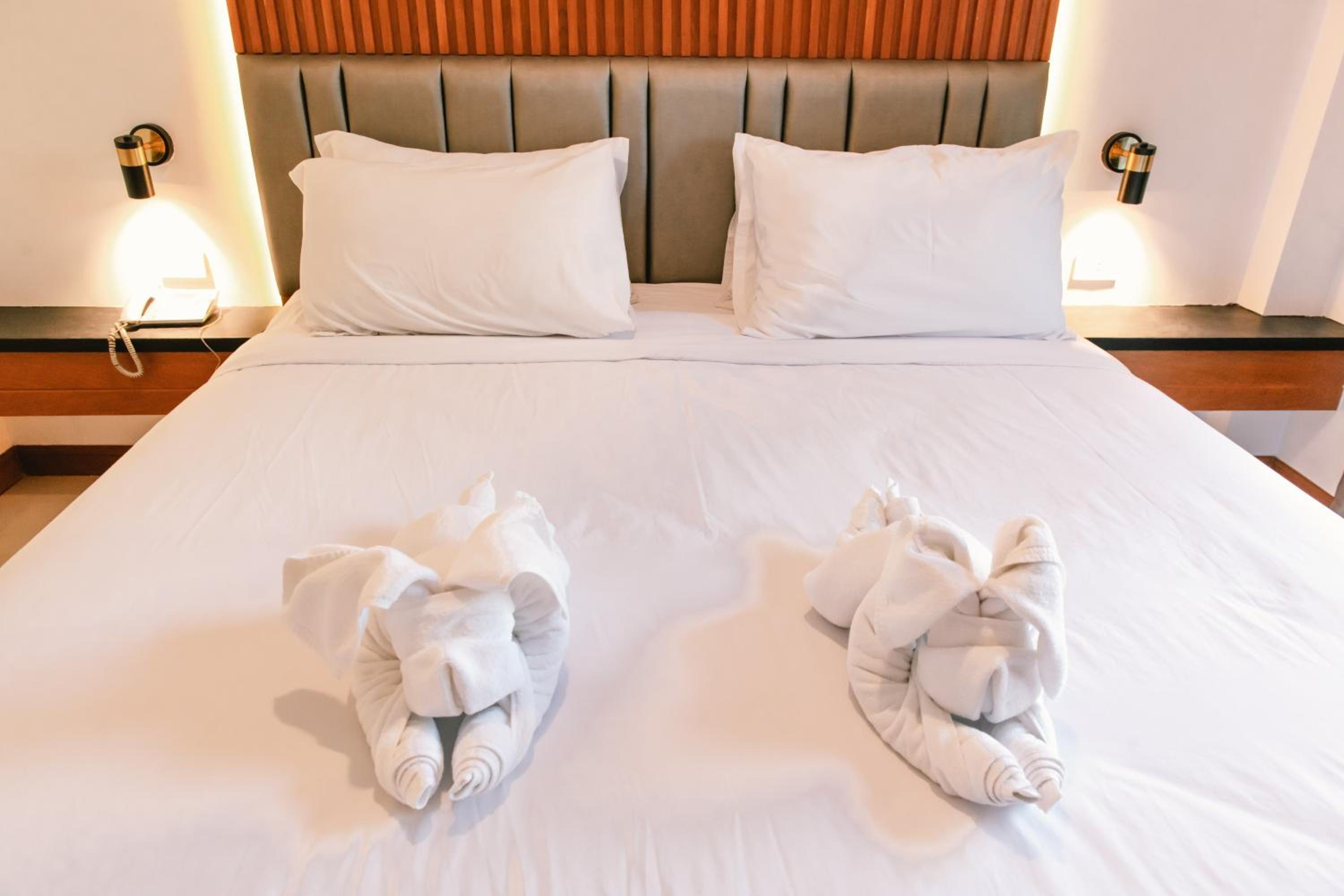 Deluxe Double Room - Photo 8