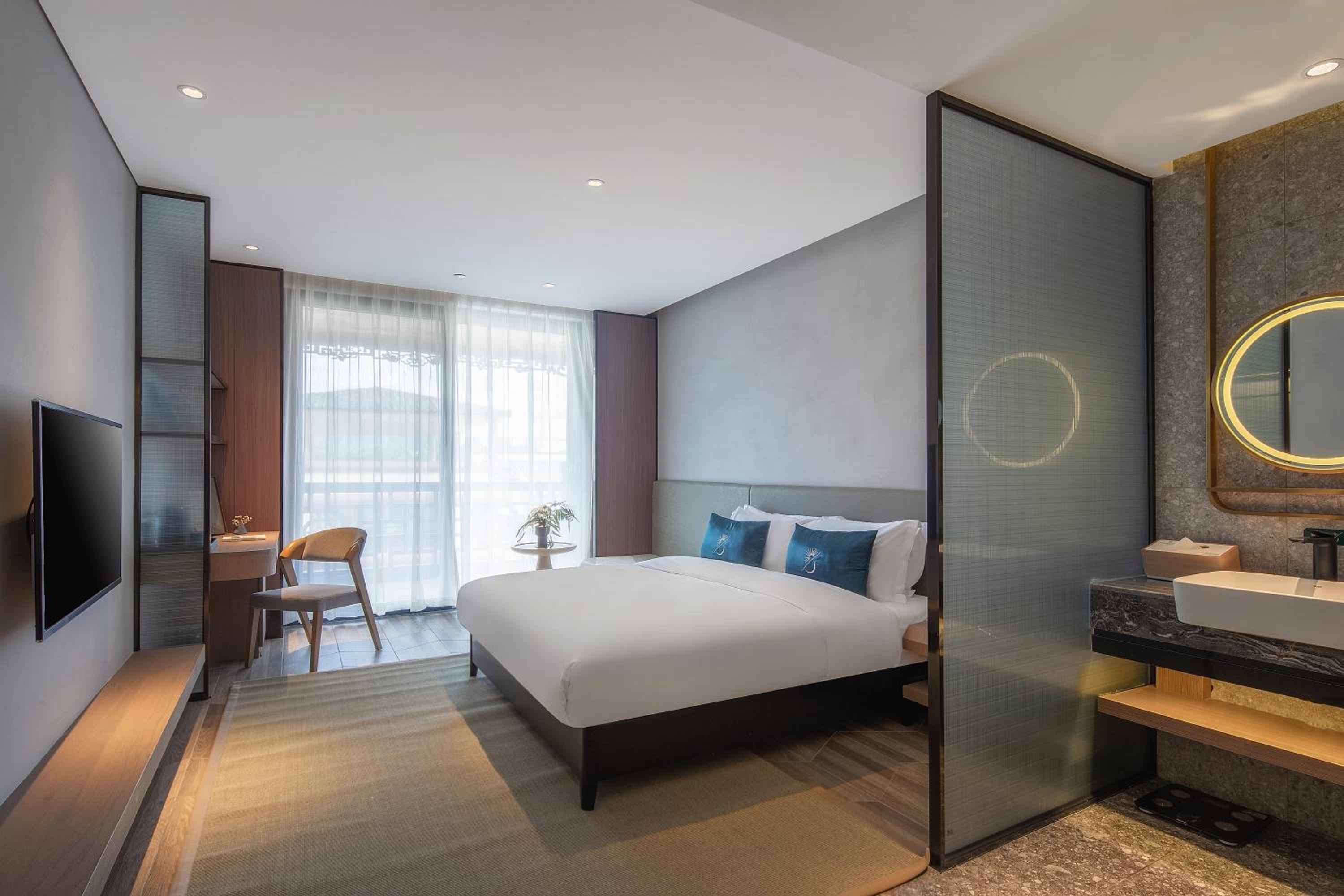 King Room with Lake View photo 1
