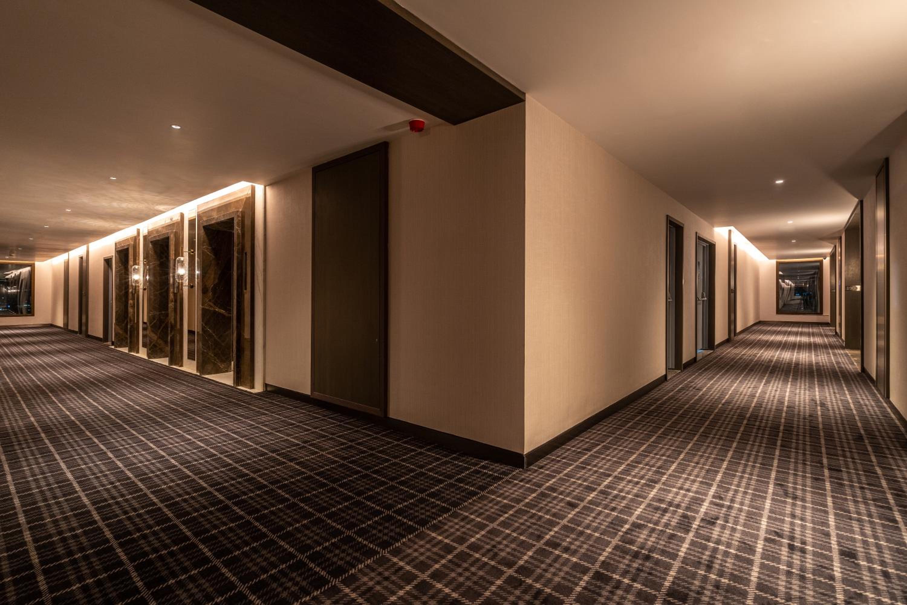 Club 2 Bay Suite with Complementary - Lounge Access (High Tea & Happy Hours), 4 pieces Laundry per Day and Two-way Airport Transfers