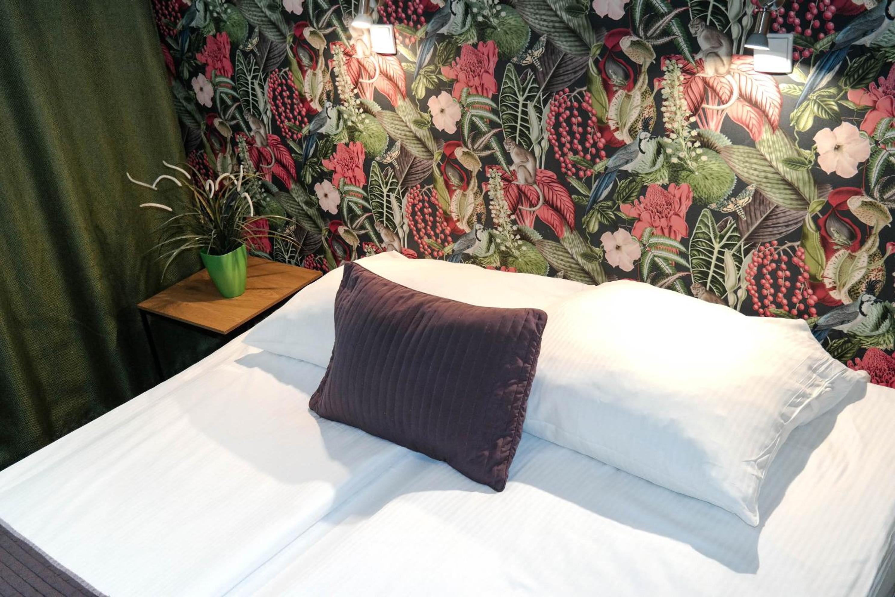 Twin Room with Private Bathroom - Photo 4