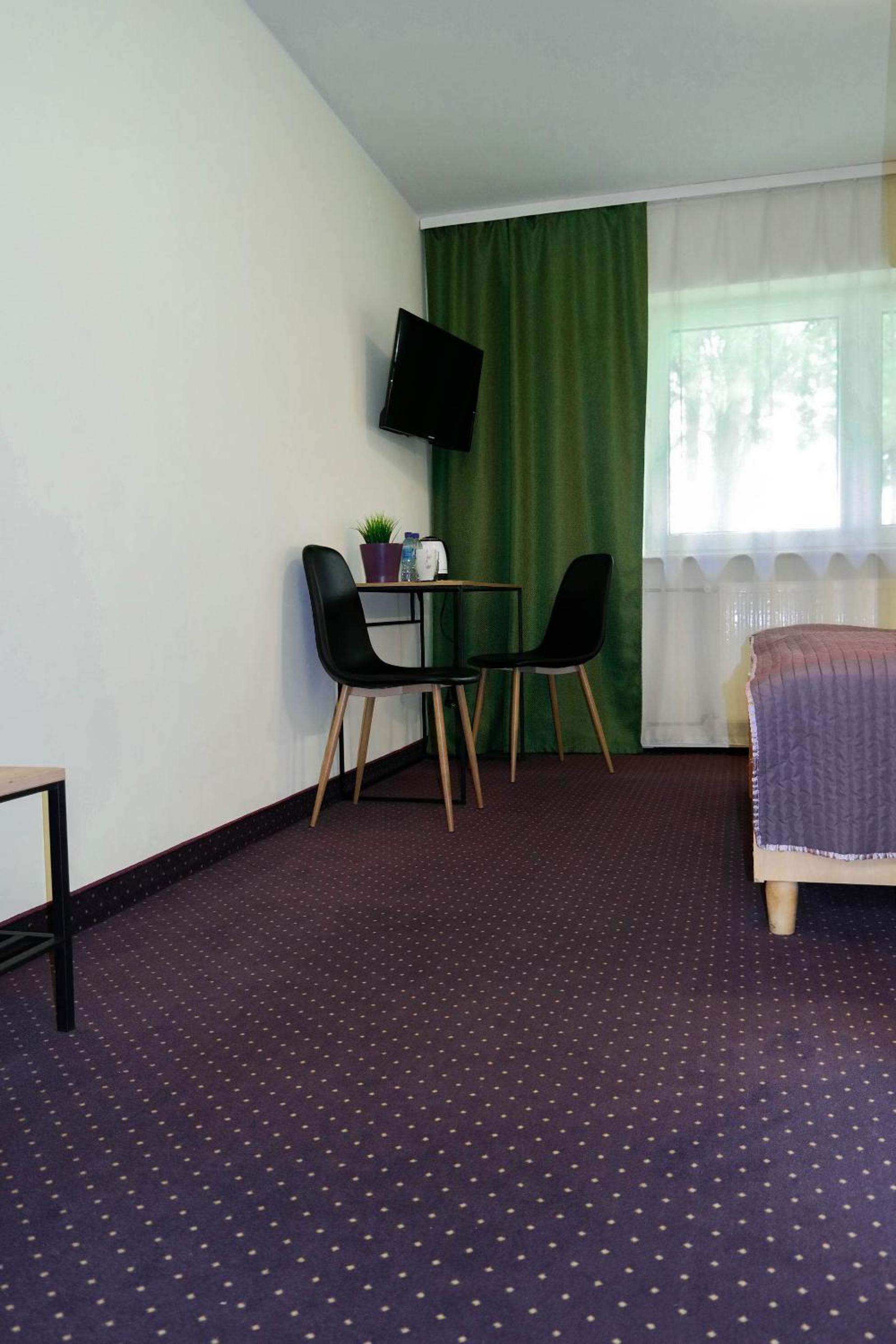 Twin Room with Private Bathroom - Photo 13