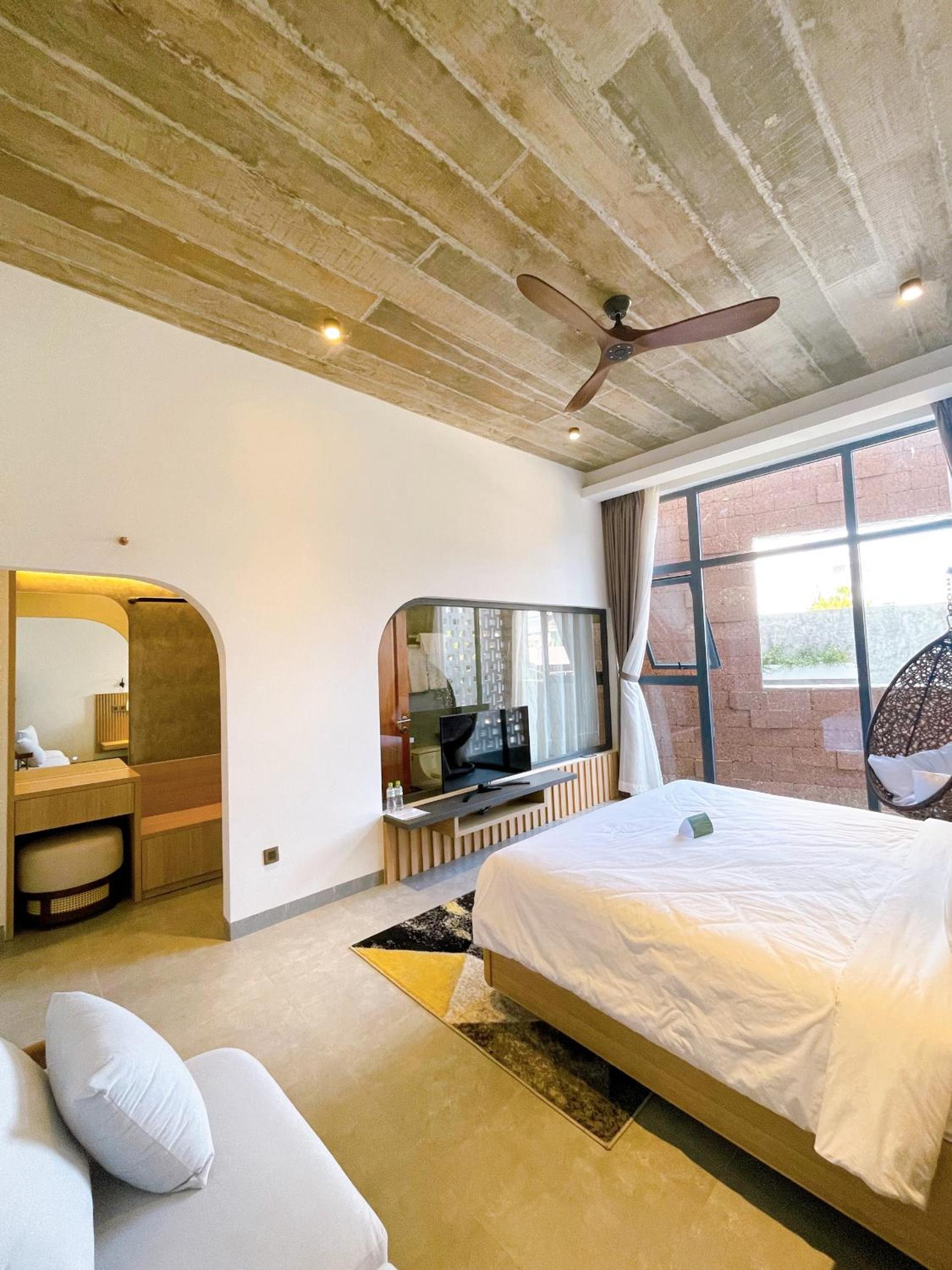 Double Room with Pool View photo 3