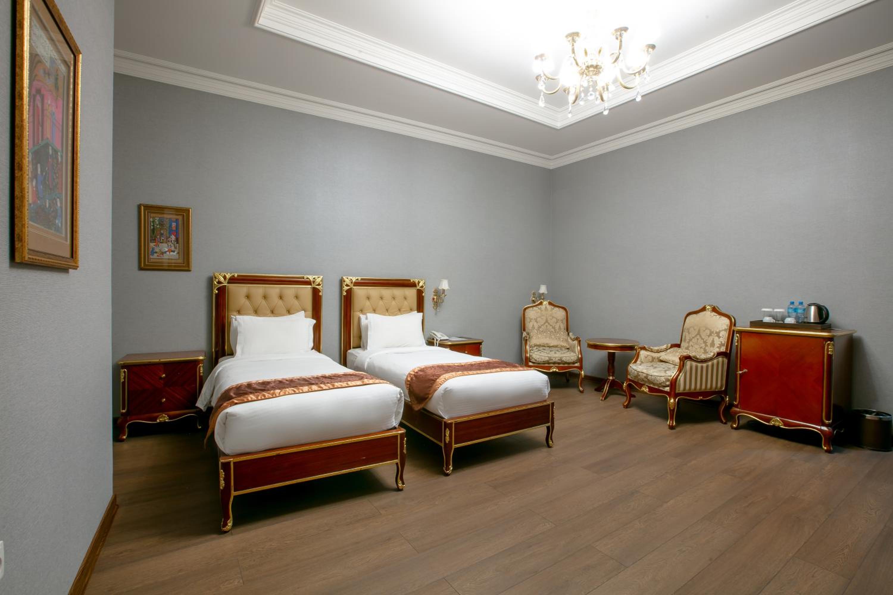 Superior Twin Room Atrium View photo 1