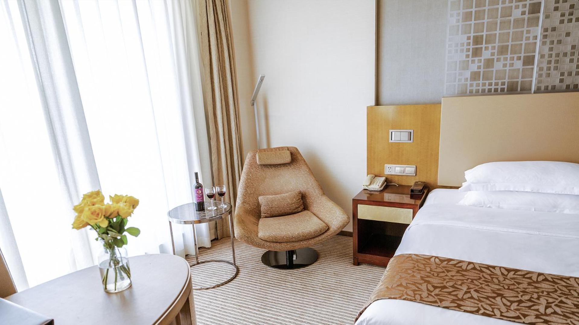 Deluxe Executive King Room photo 3