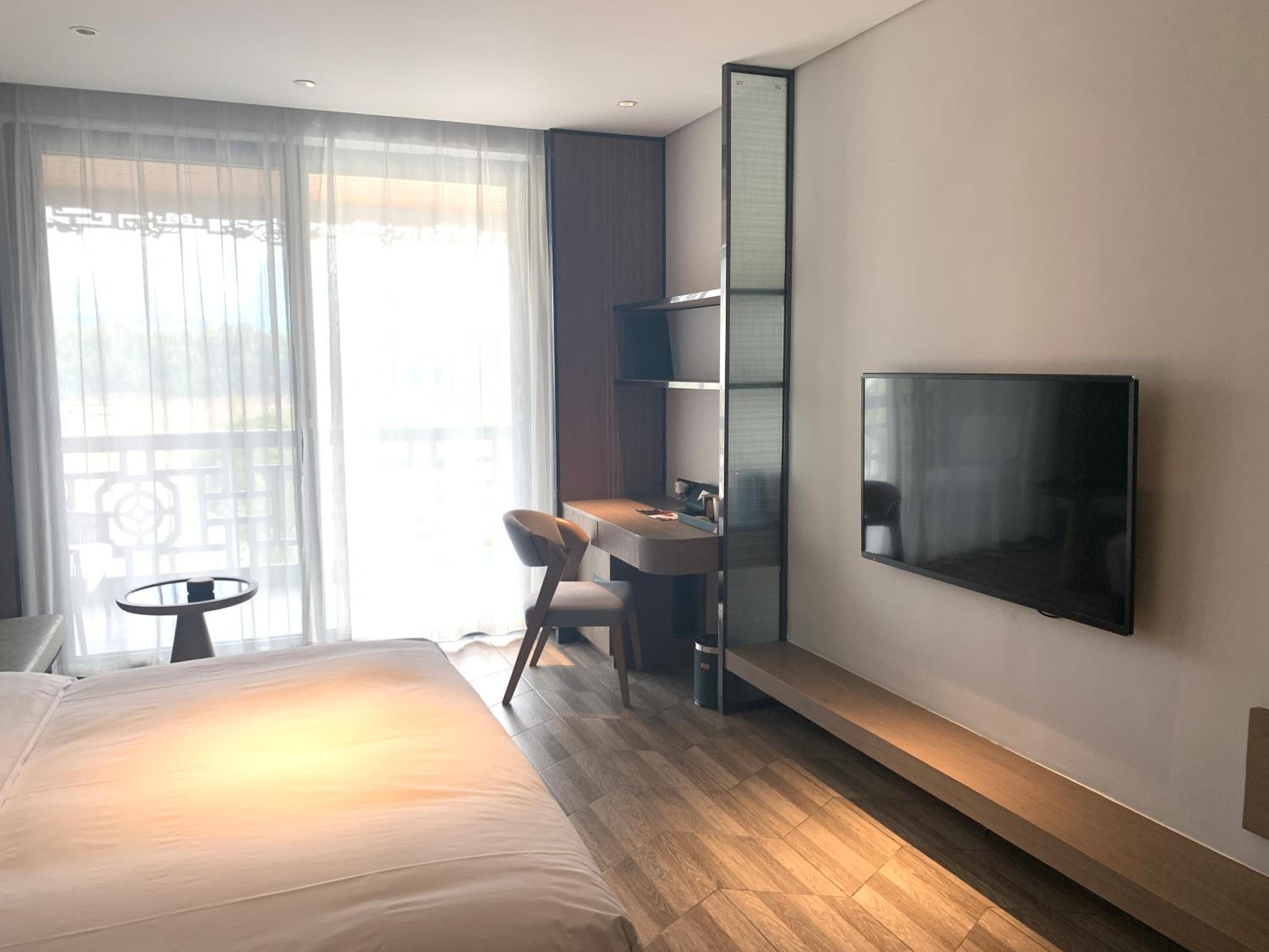 King Room with Lake View photo 2