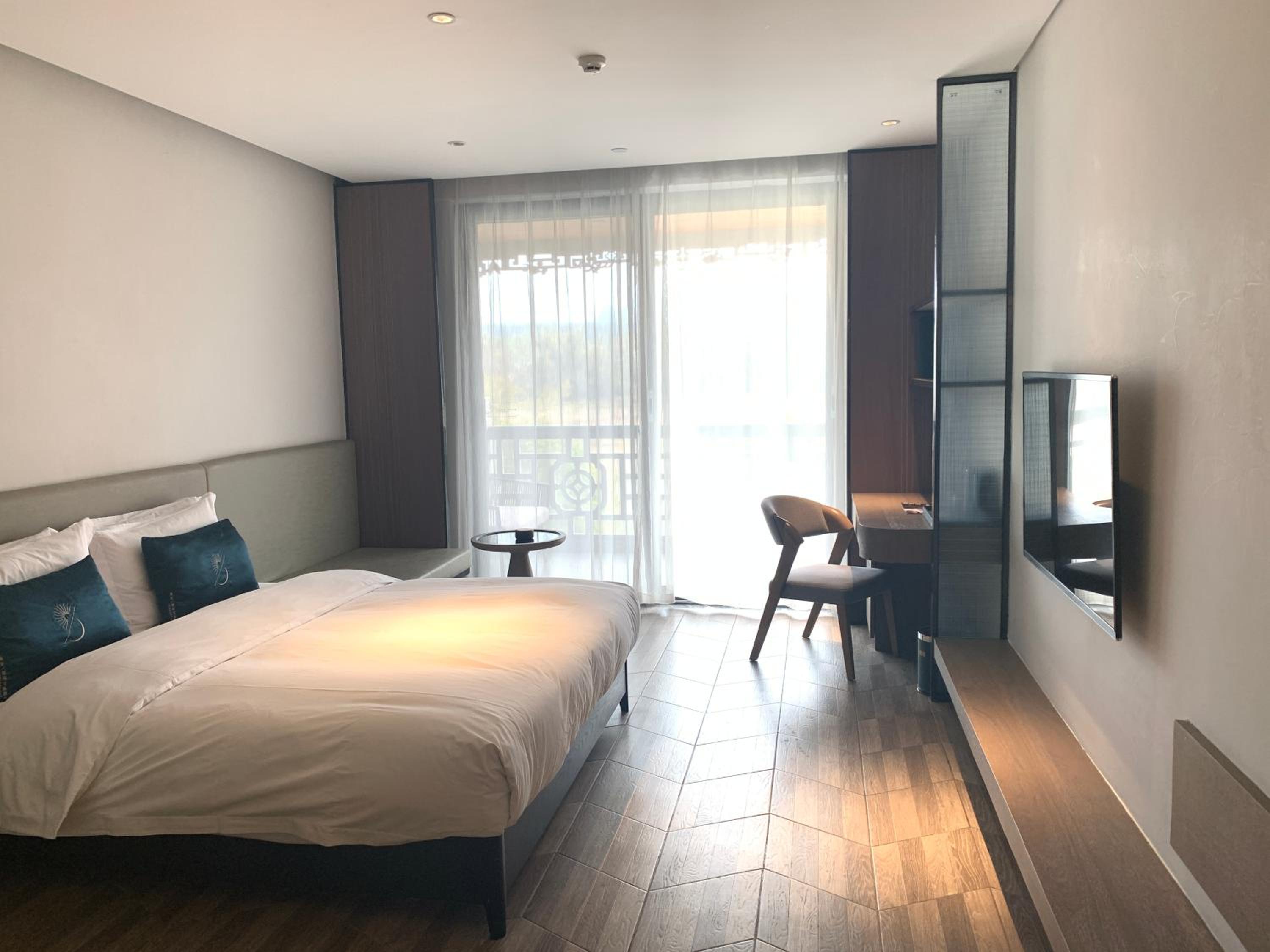King Room with Lake View photo 3