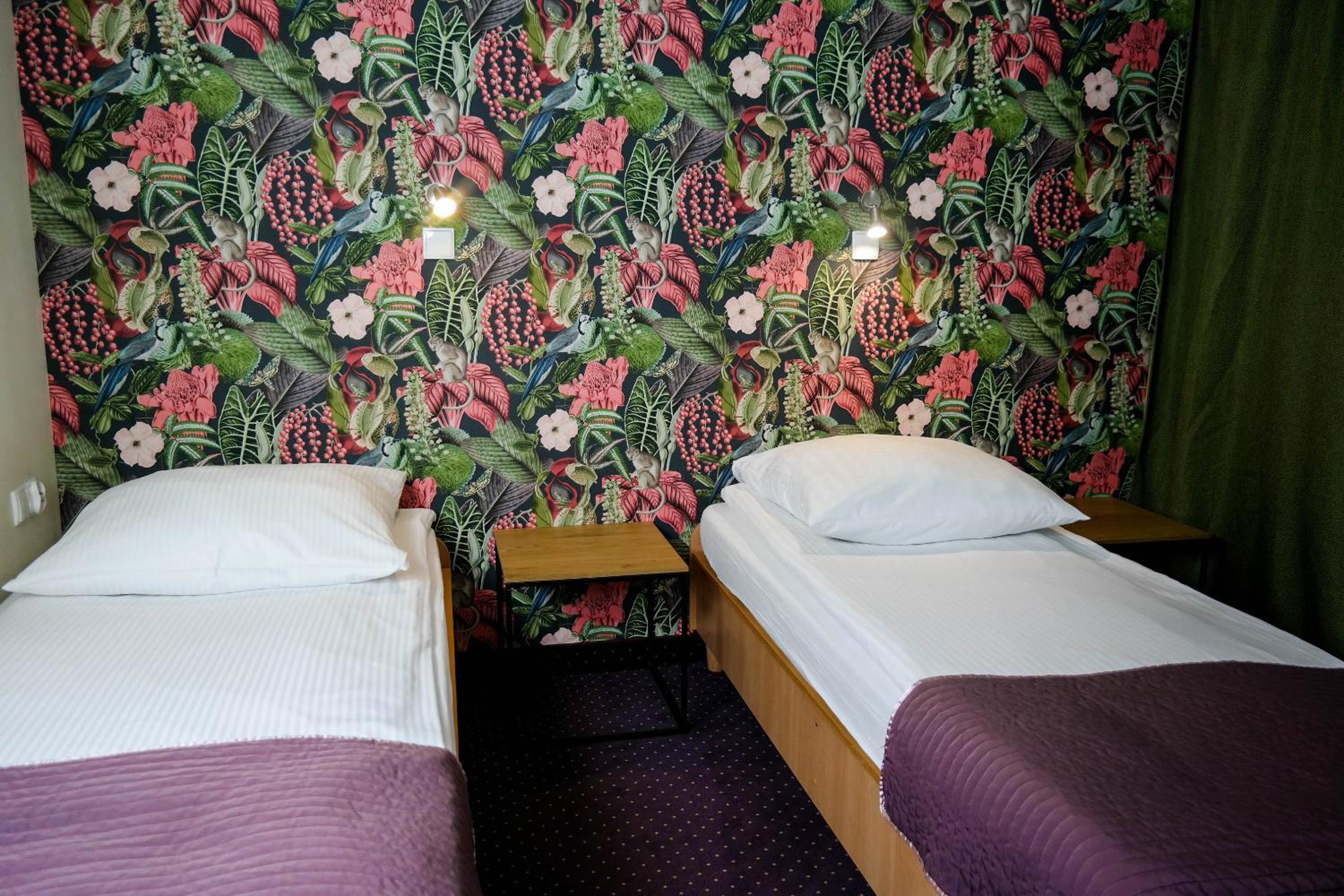 Twin Room with Private Bathroom - Photo 7
