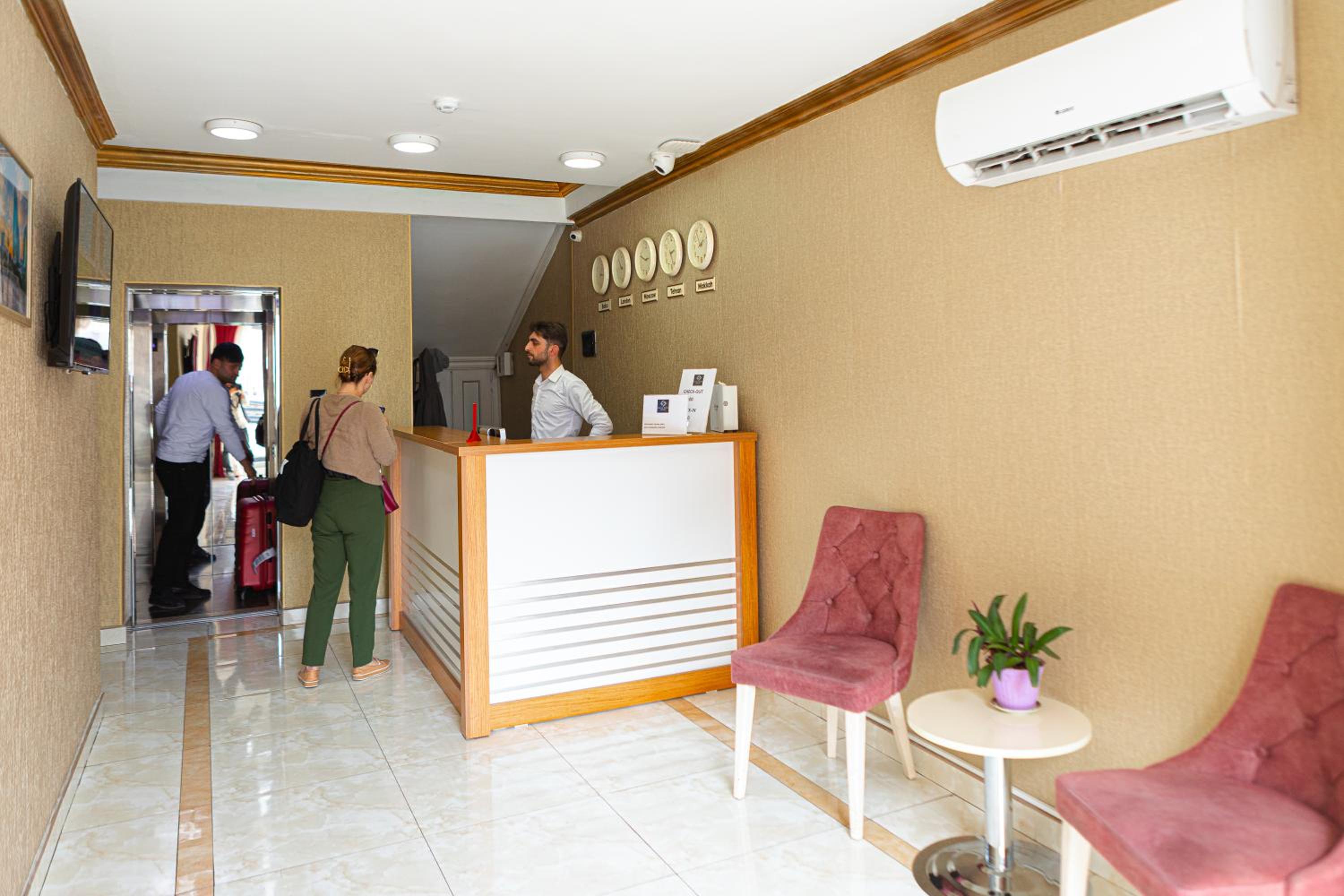 Deluxe Double or Twin Room with City View - Photo 41