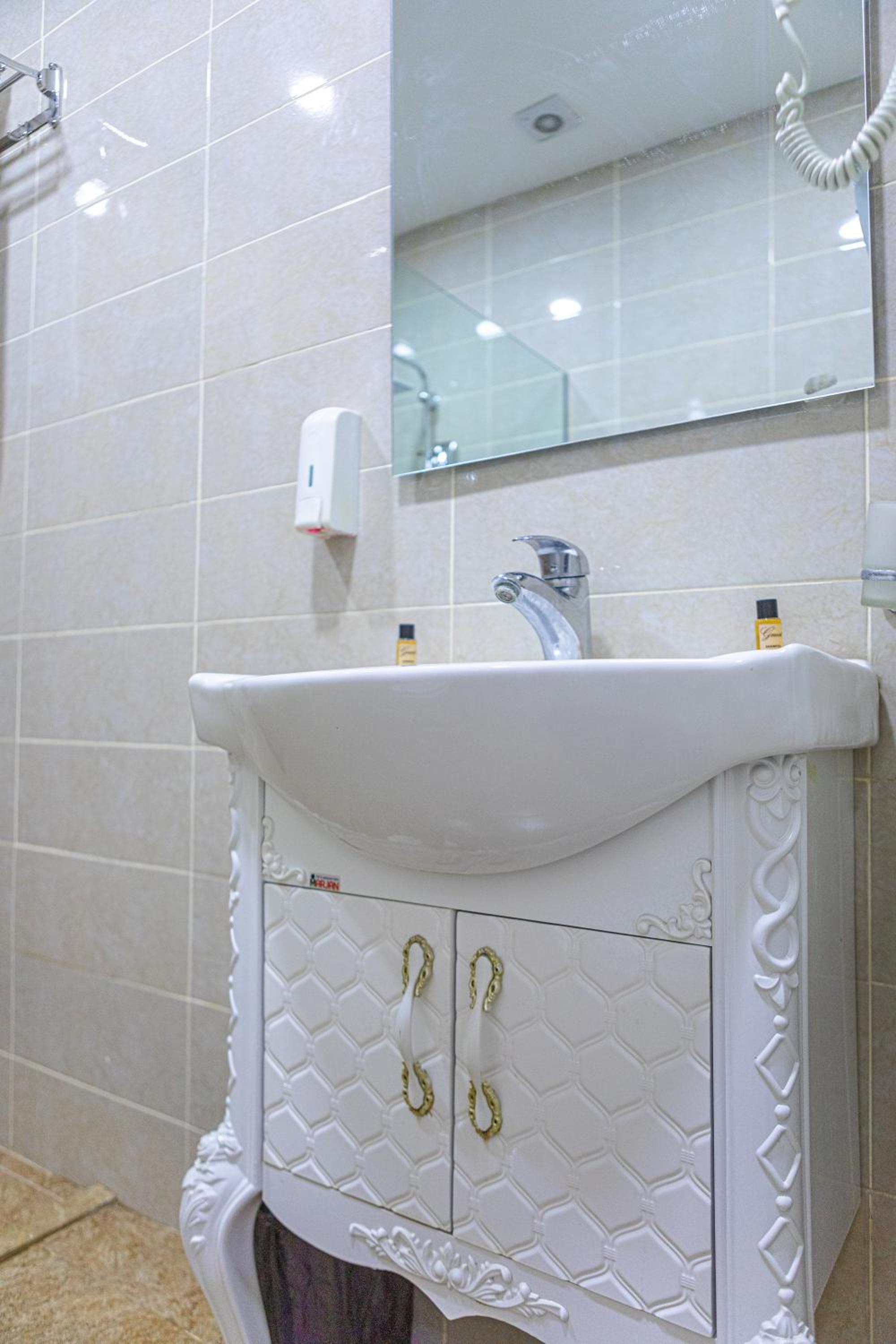Deluxe Double or Twin Room with City View - Photo 71