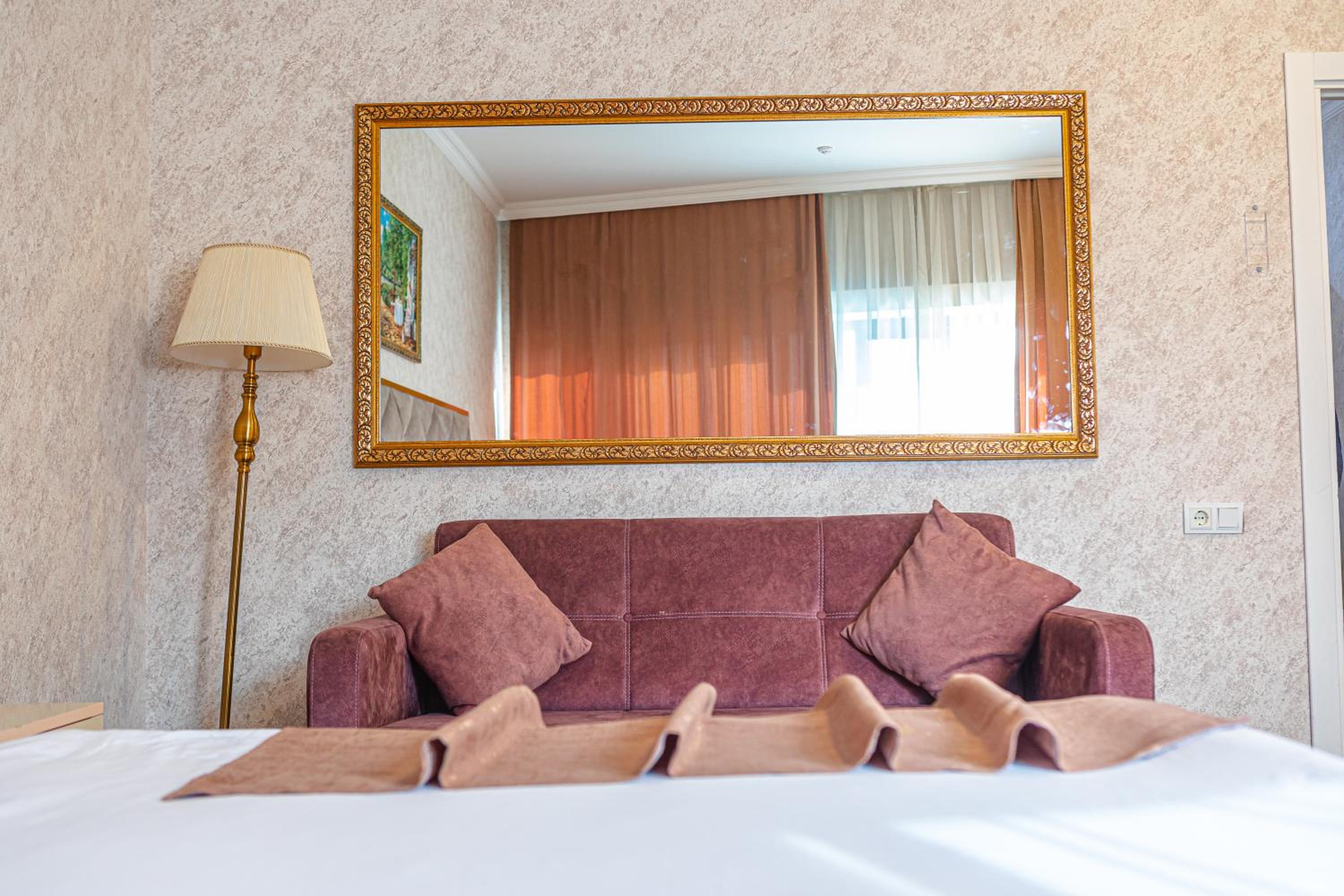 Deluxe Double or Twin Room with City View - Photo 44