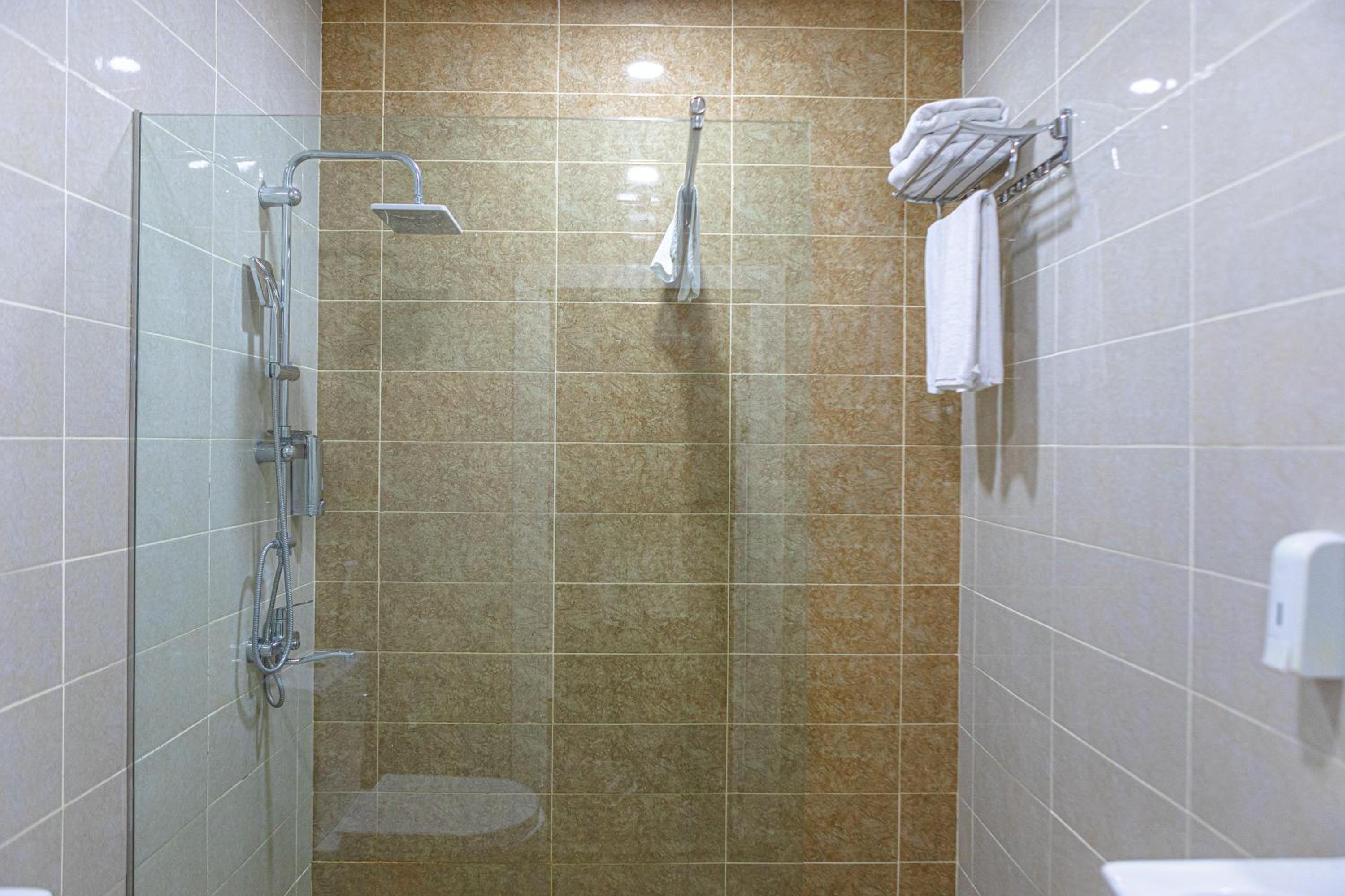 Deluxe Double or Twin Room with City View - Photo 23