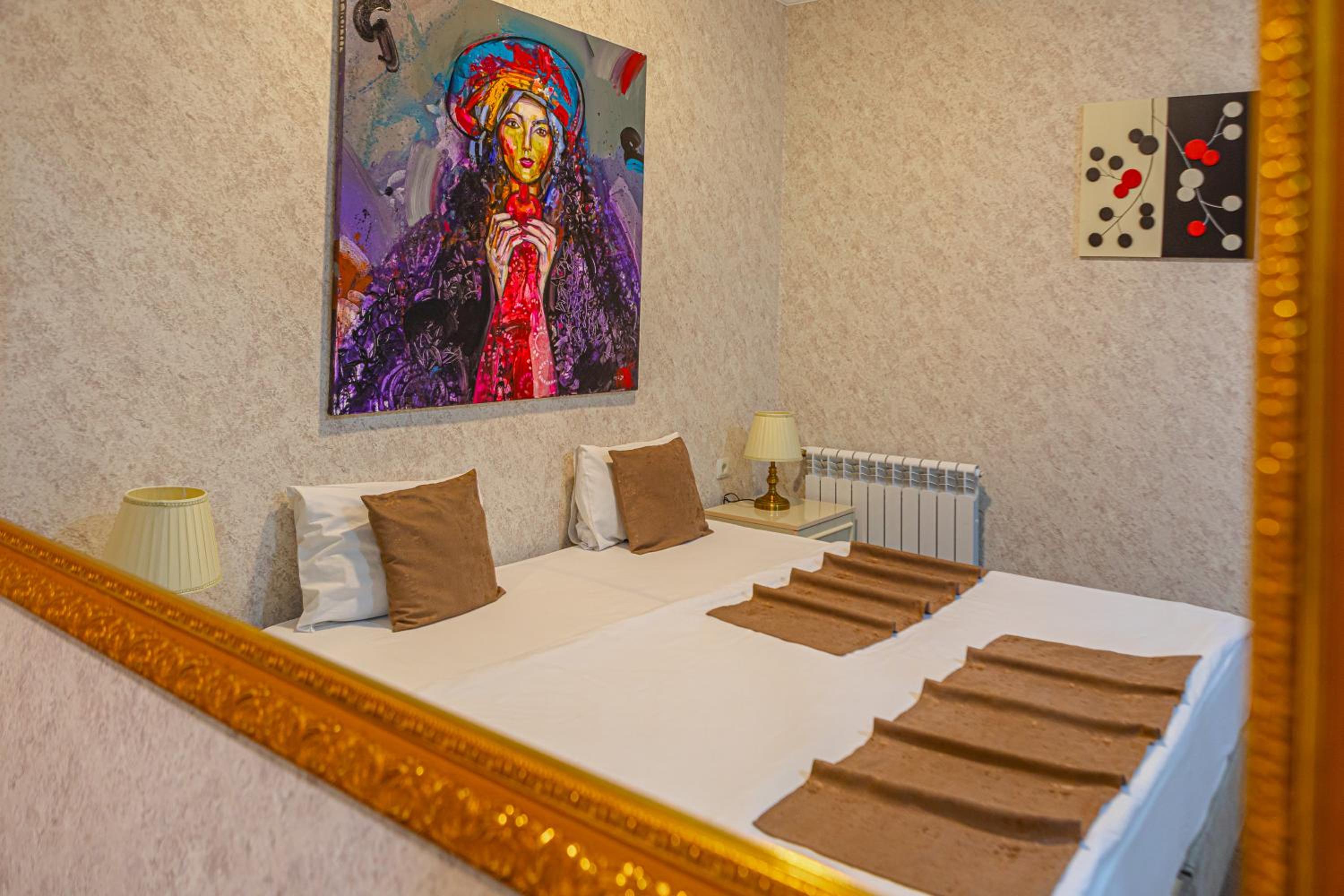 Deluxe Double or Twin Room with City View - Photo 21