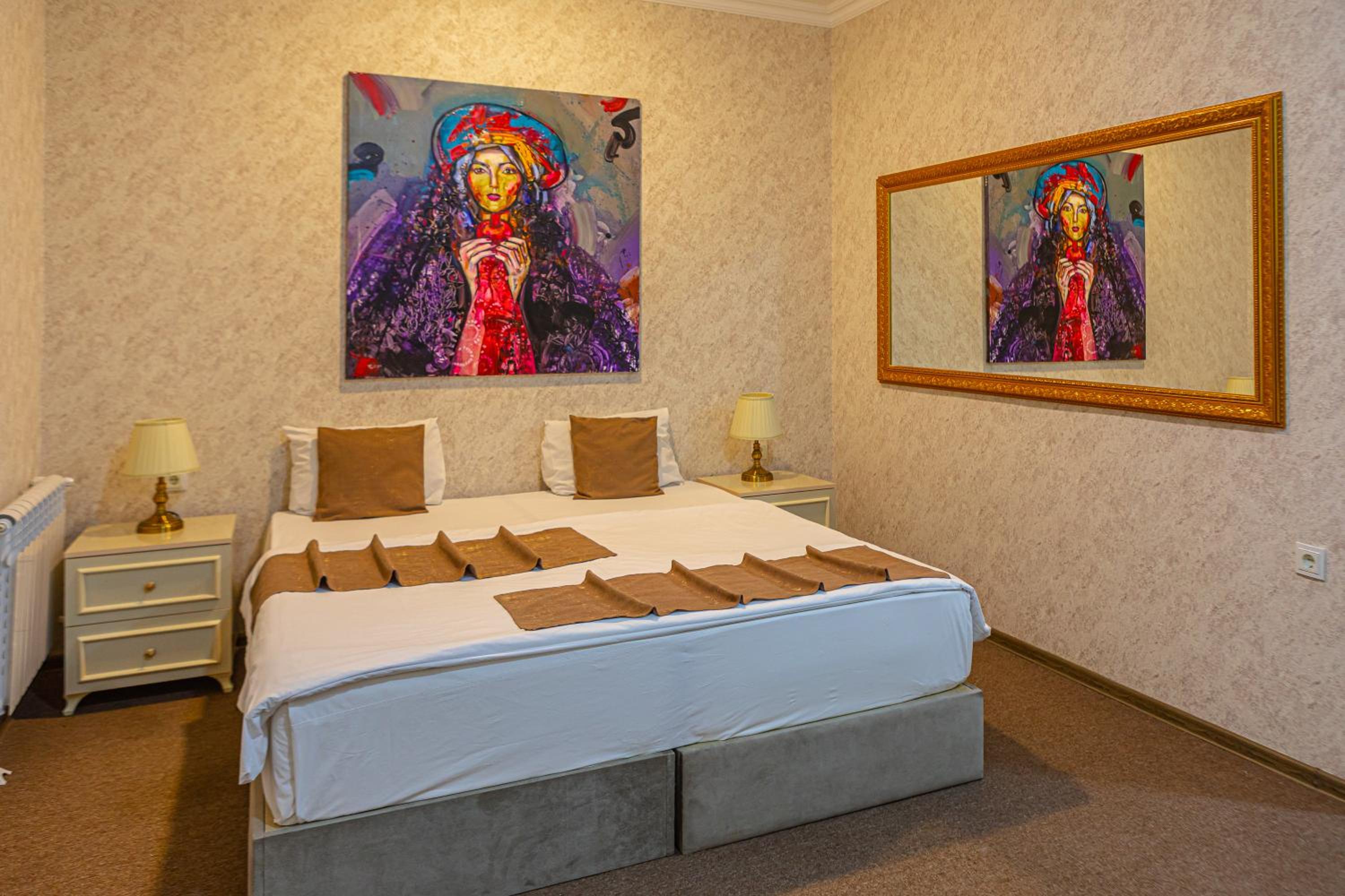 Deluxe Double or Twin Room with City View - Photo 1