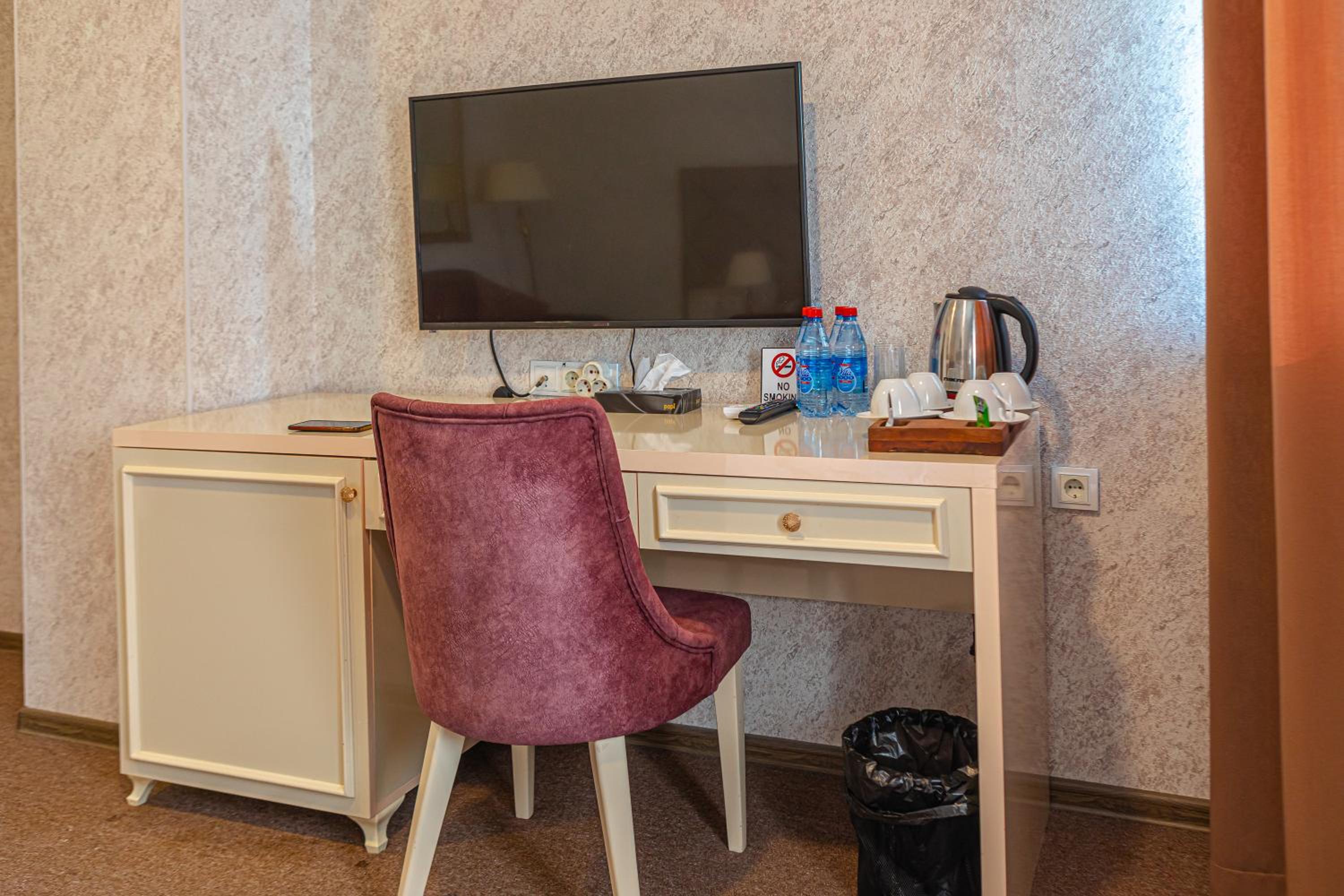 Deluxe Double or Twin Room with City View - Photo 46