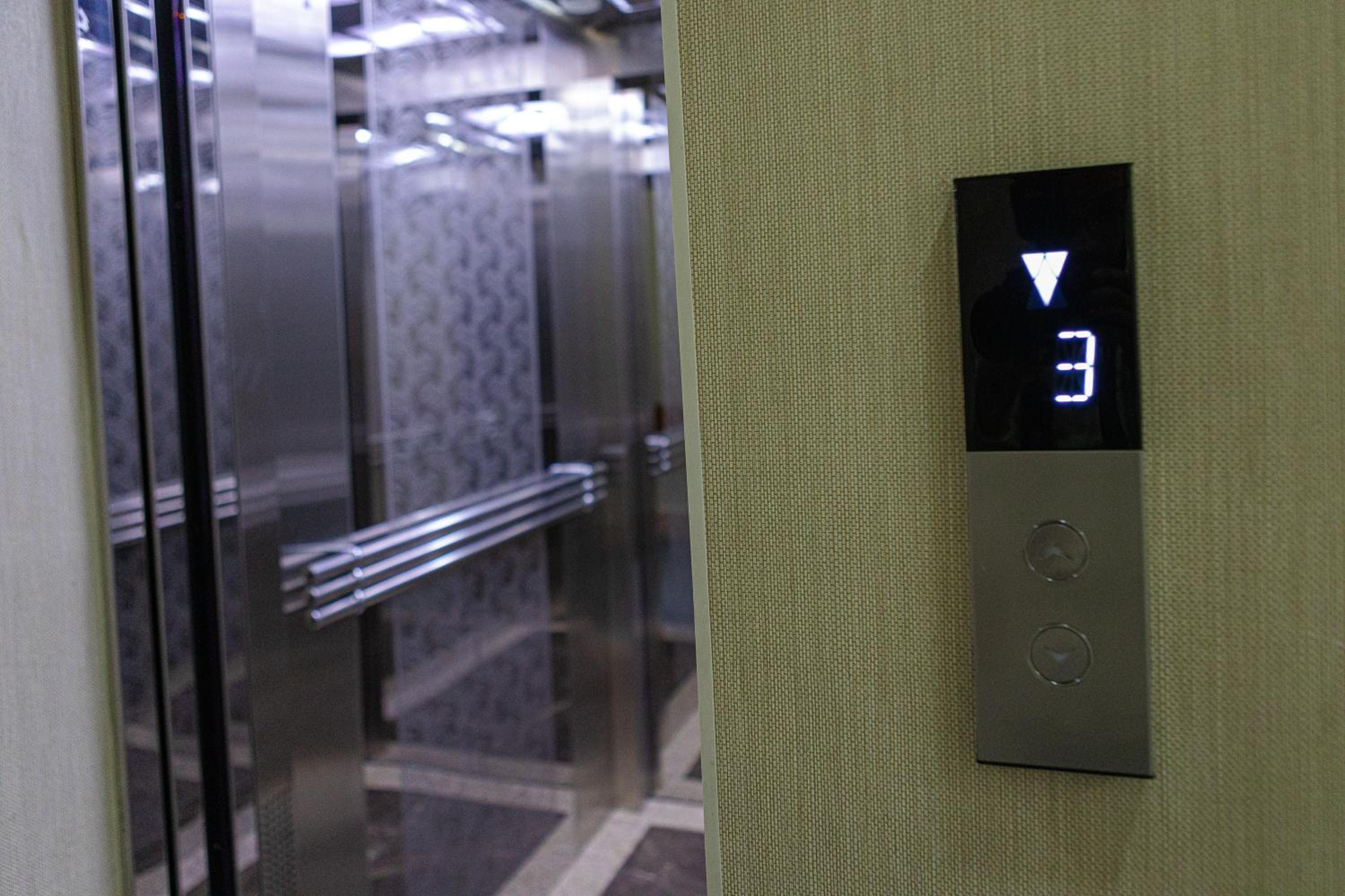 Deluxe Double or Twin Room with City View - Photo 16