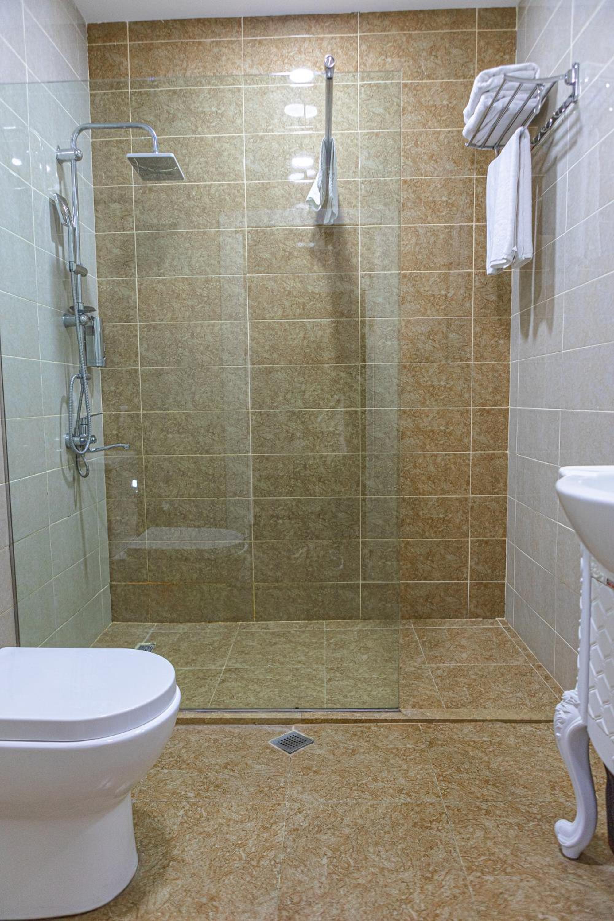Deluxe Double or Twin Room with City View - Photo 38