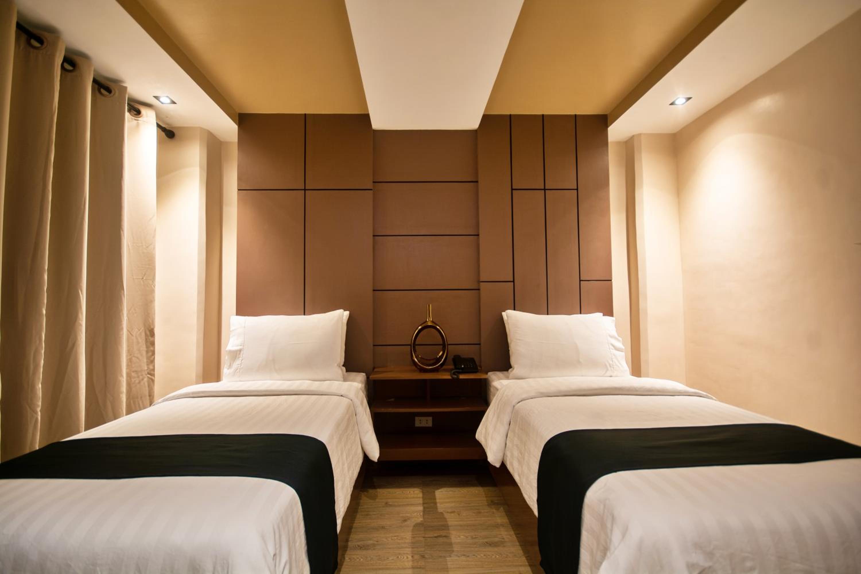 Standard Twin Room - Photo 4