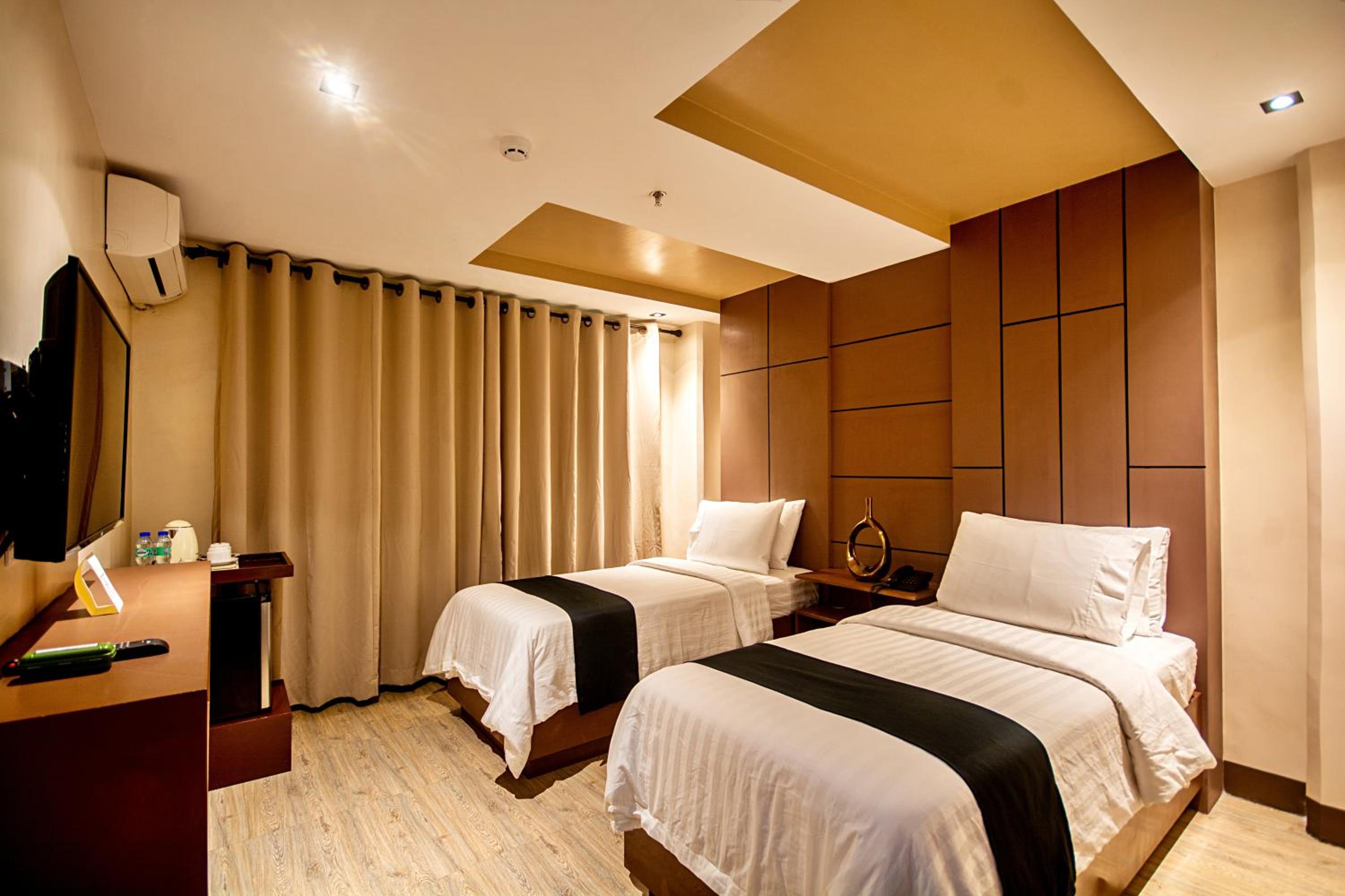 Standard Twin Room - Photo 3