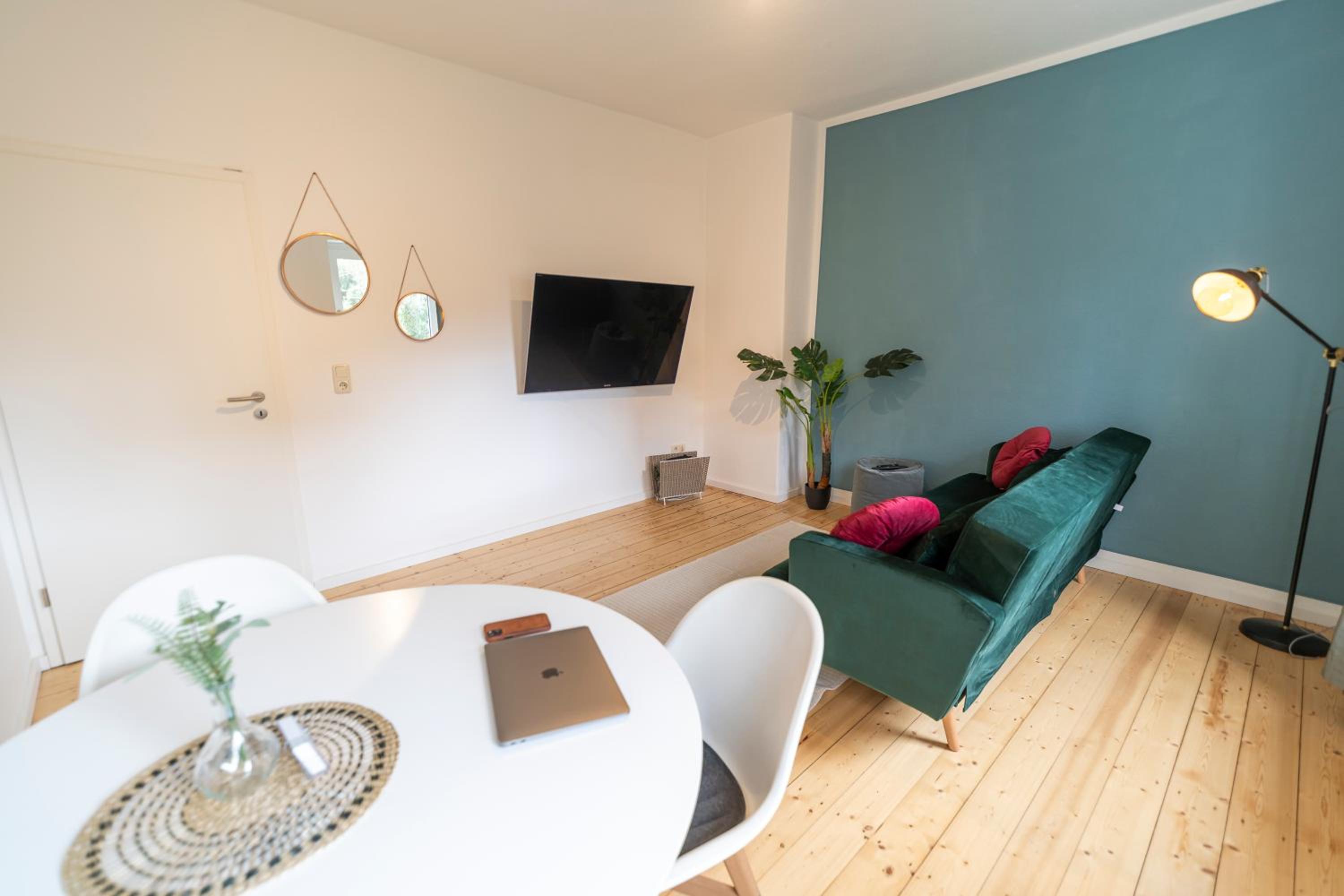 One-Bedroom Apartment photo 1