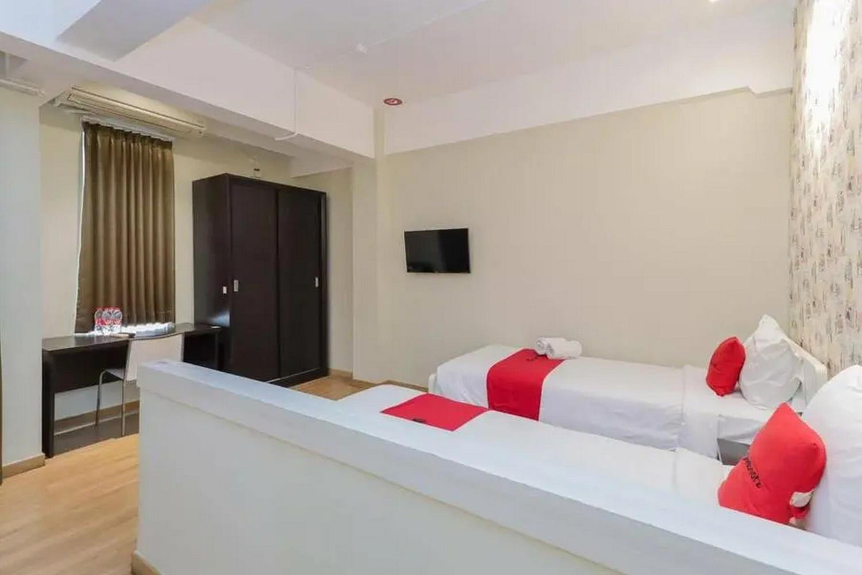 Family Room - Photo 13