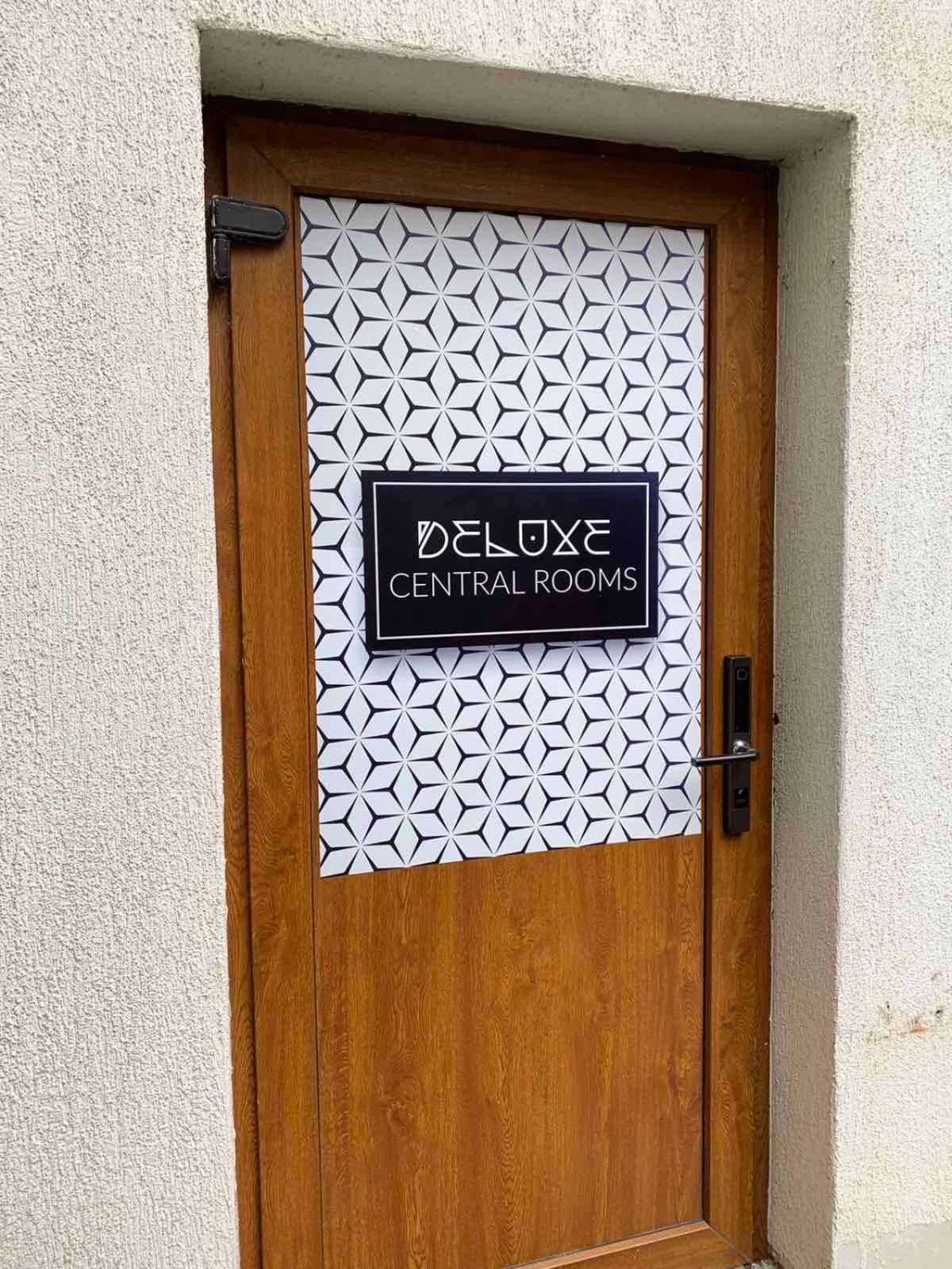 Deluxe Queen Room - Photo 8