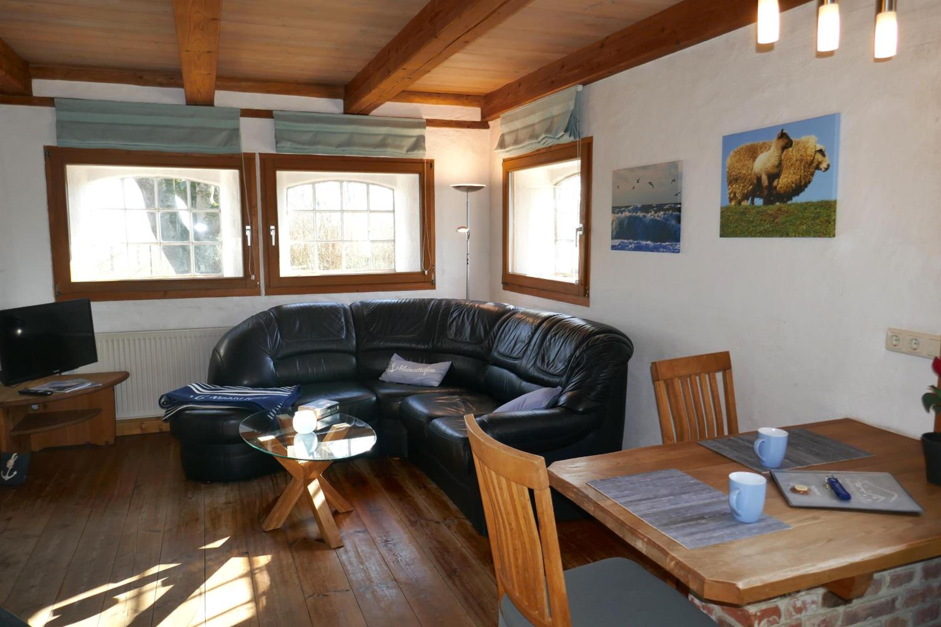 One-Bedroom Apartment photo 1