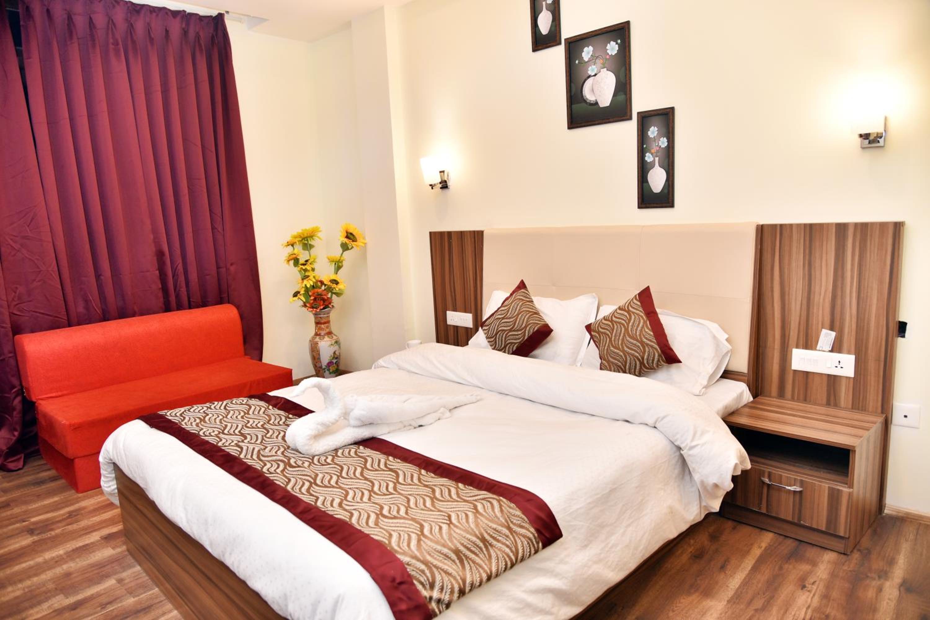 Deluxe Room (2 Adults + 1 Child)