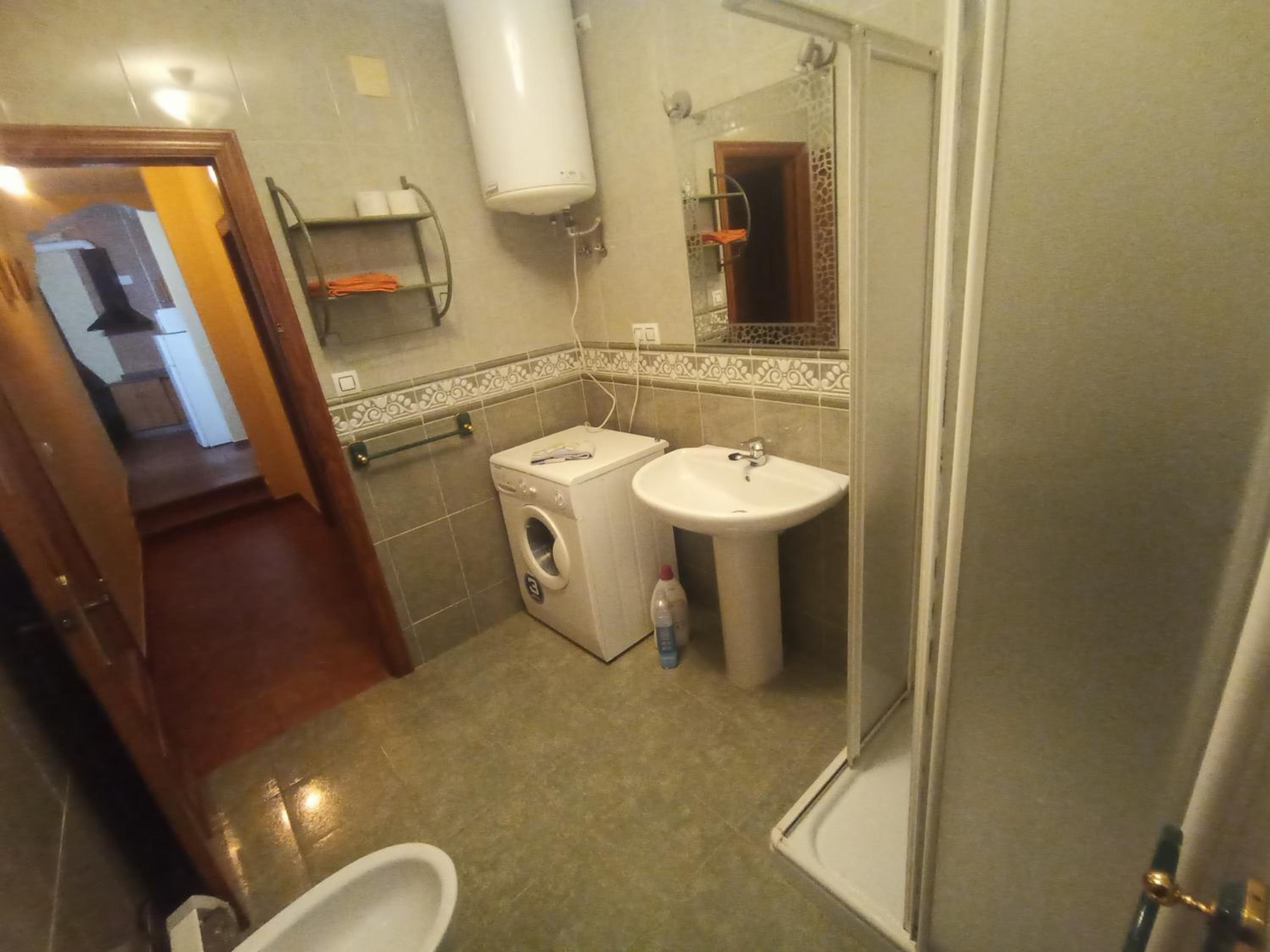 Five-Bedroom House photo 3