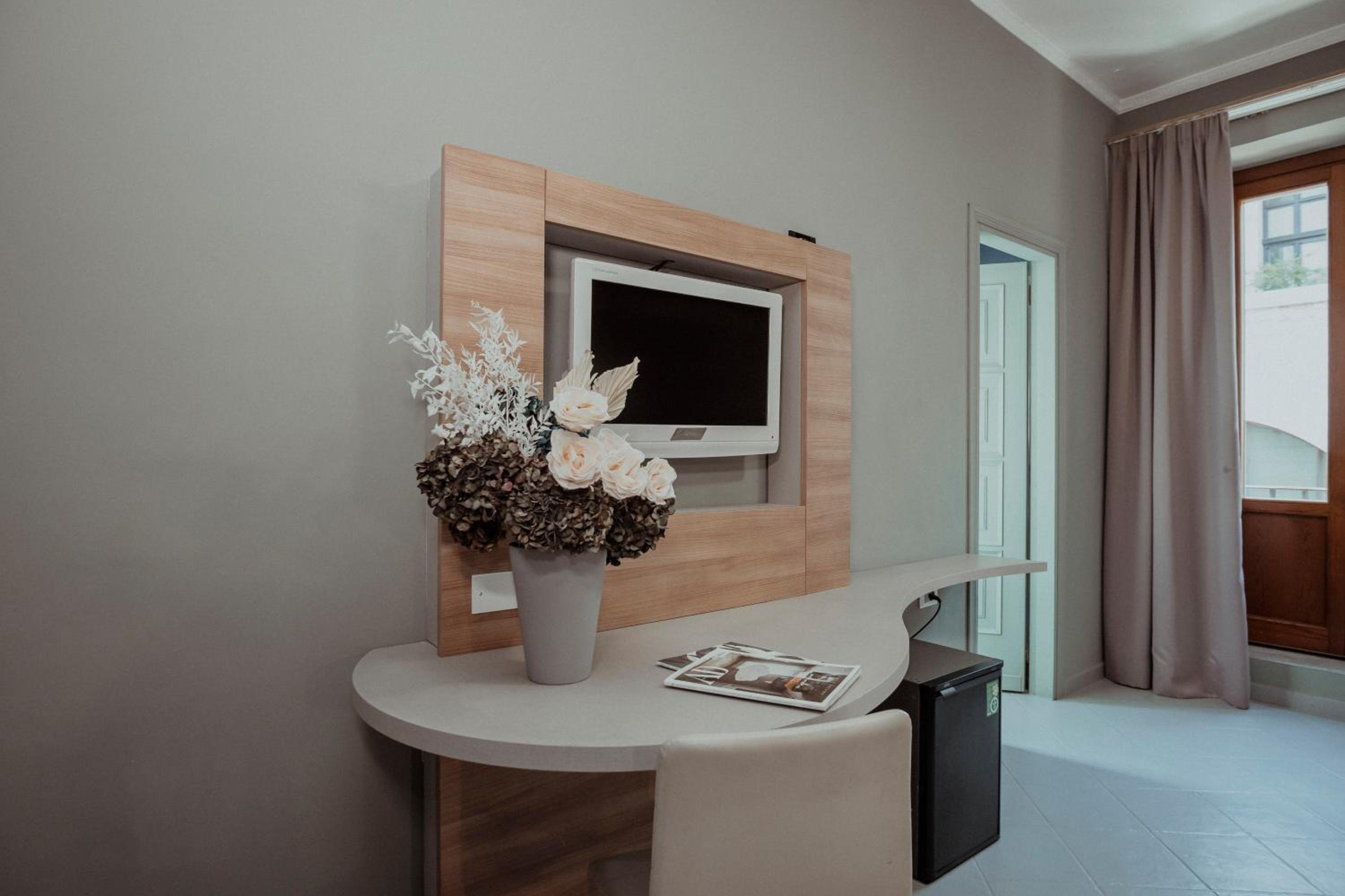 Triple Room thumbnail 6