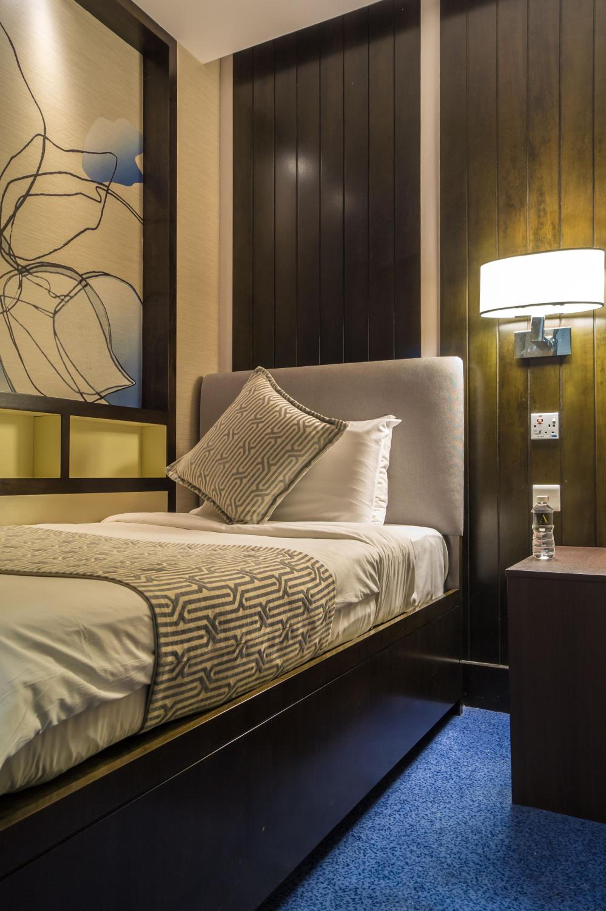 6 Hours Nap Room + Free Meals (Common shower & Toilet) Check-in between 7PM to 7AM photo 2
