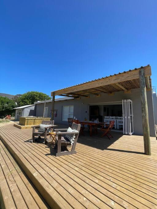 Three-Bedroom House photo 2