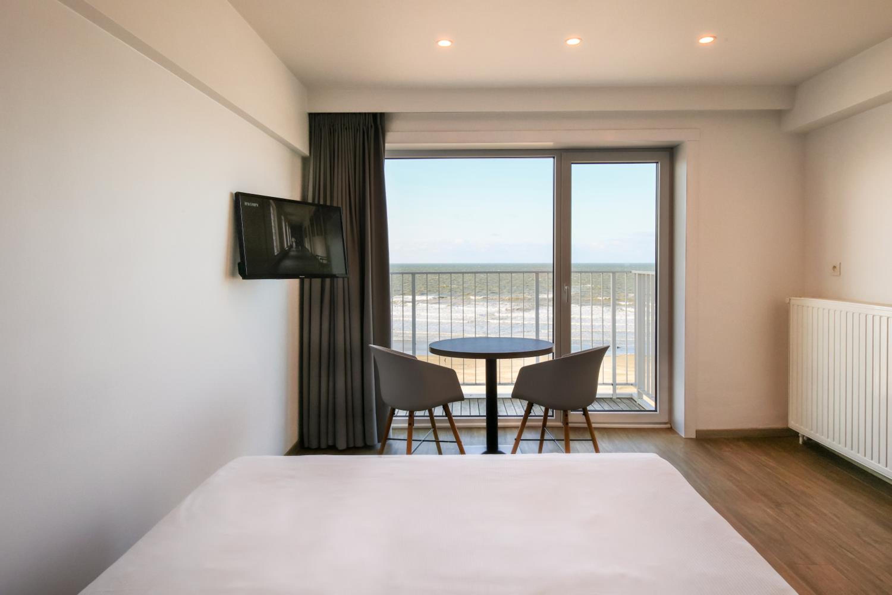 Room with Premium frontal Sea View - Photo 4