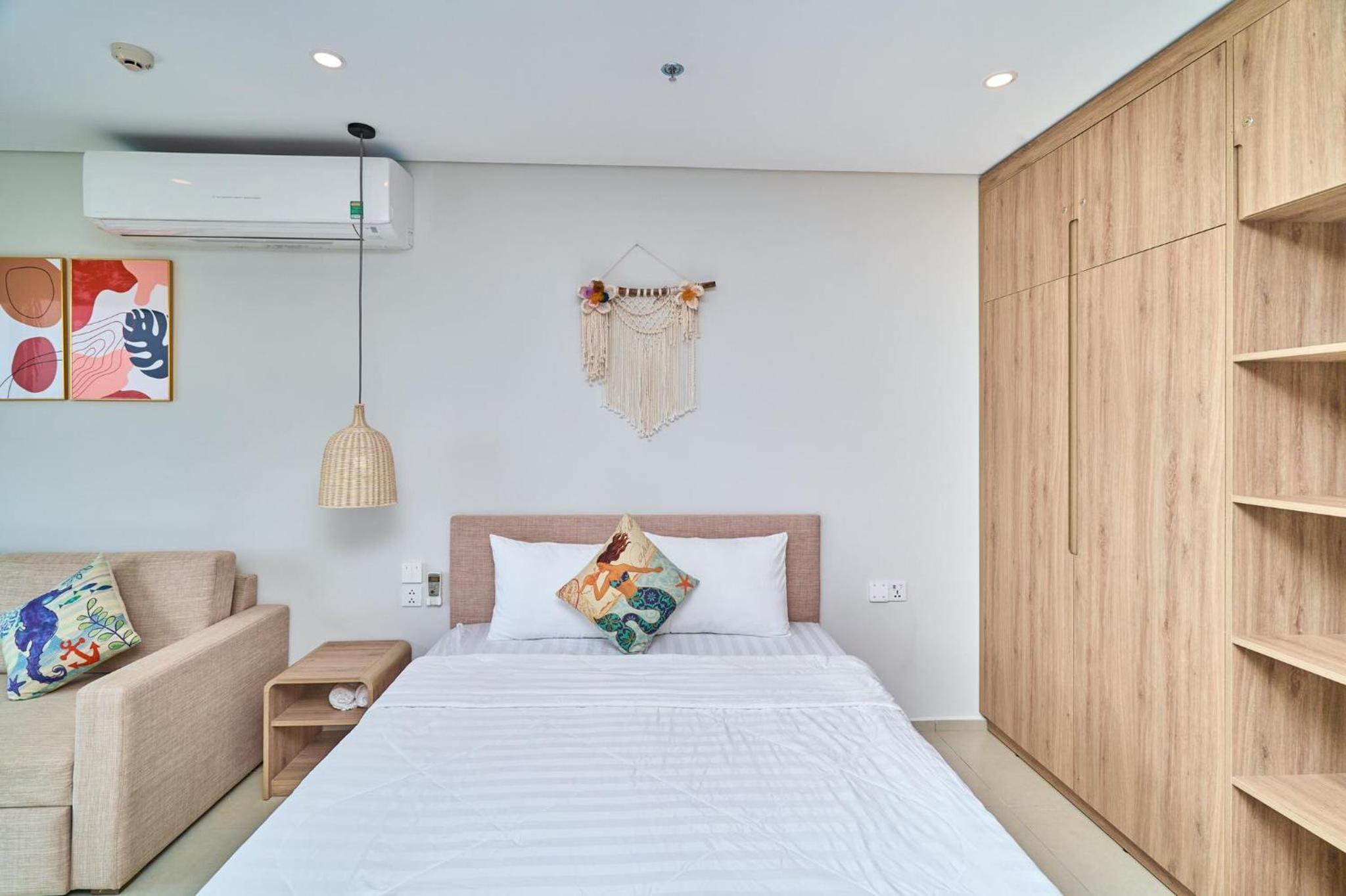 One-Bedroom Apartment with Balcony - Photo 6